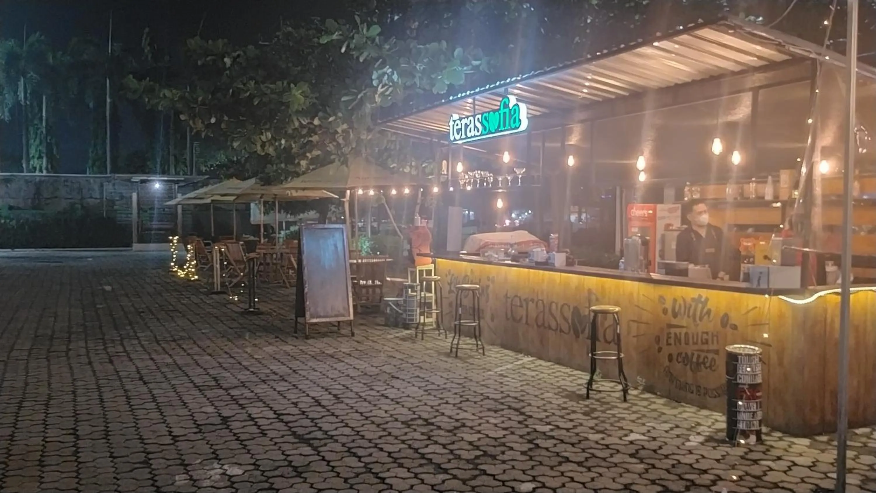 Restaurant/places to eat in Hotel Sofia Juanda Surabaya