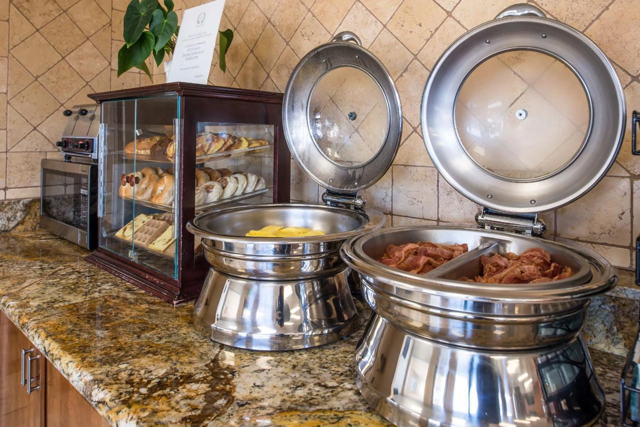 Breakfast in Laurel Inn & Conference Center