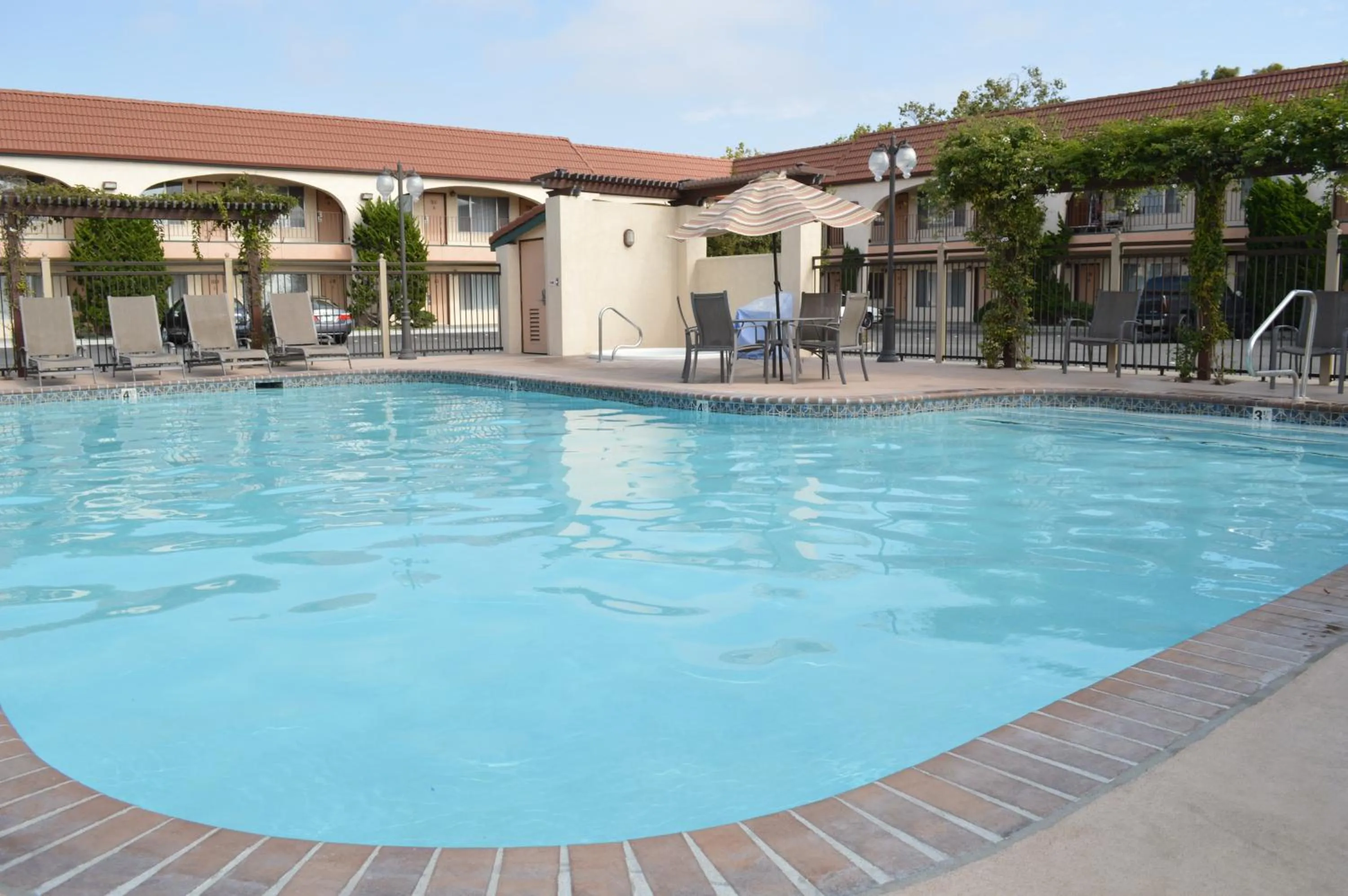Swimming pool in Laurel Inn & Conference Center