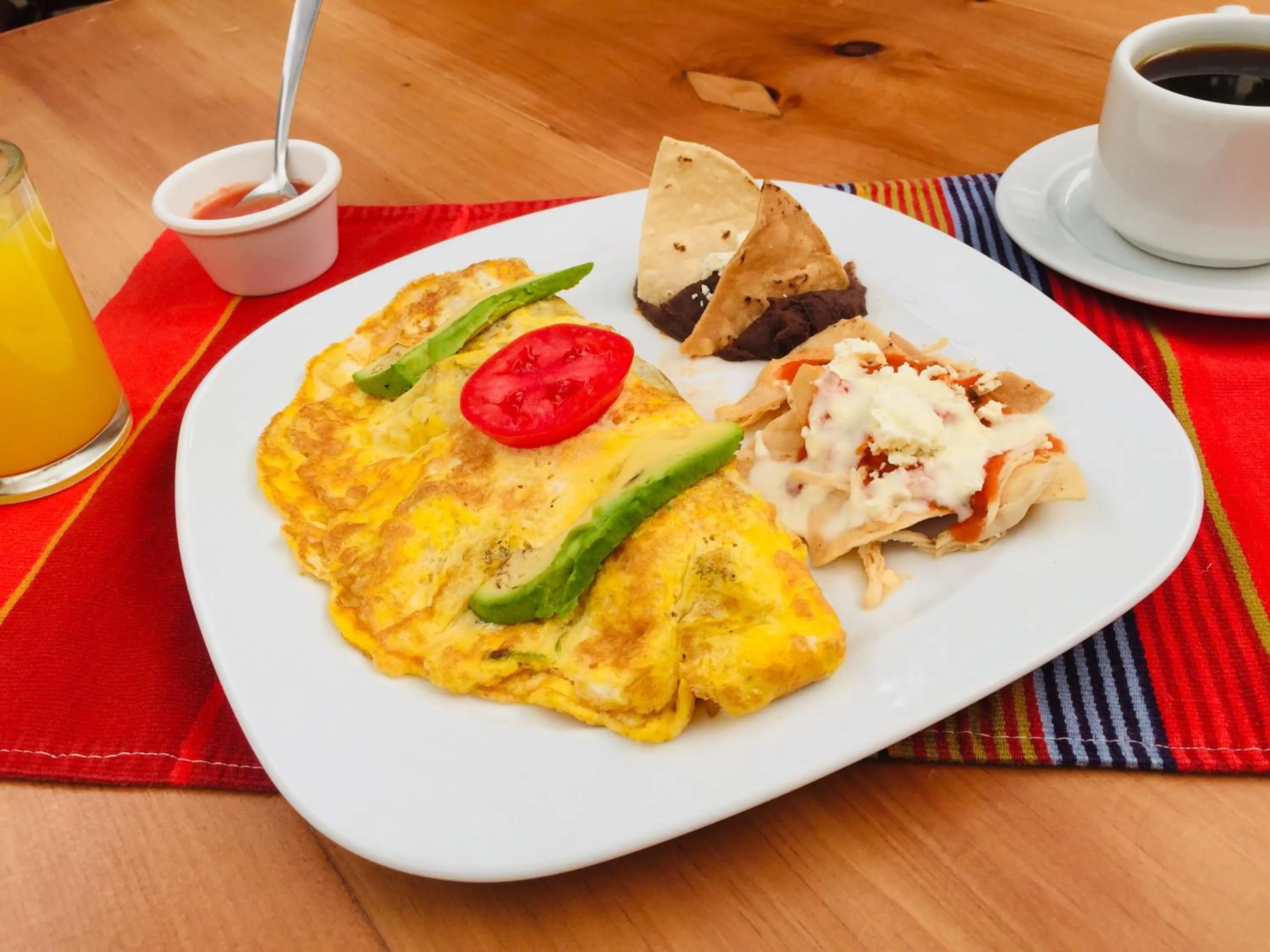 Breakfast in Plaza Magnolias