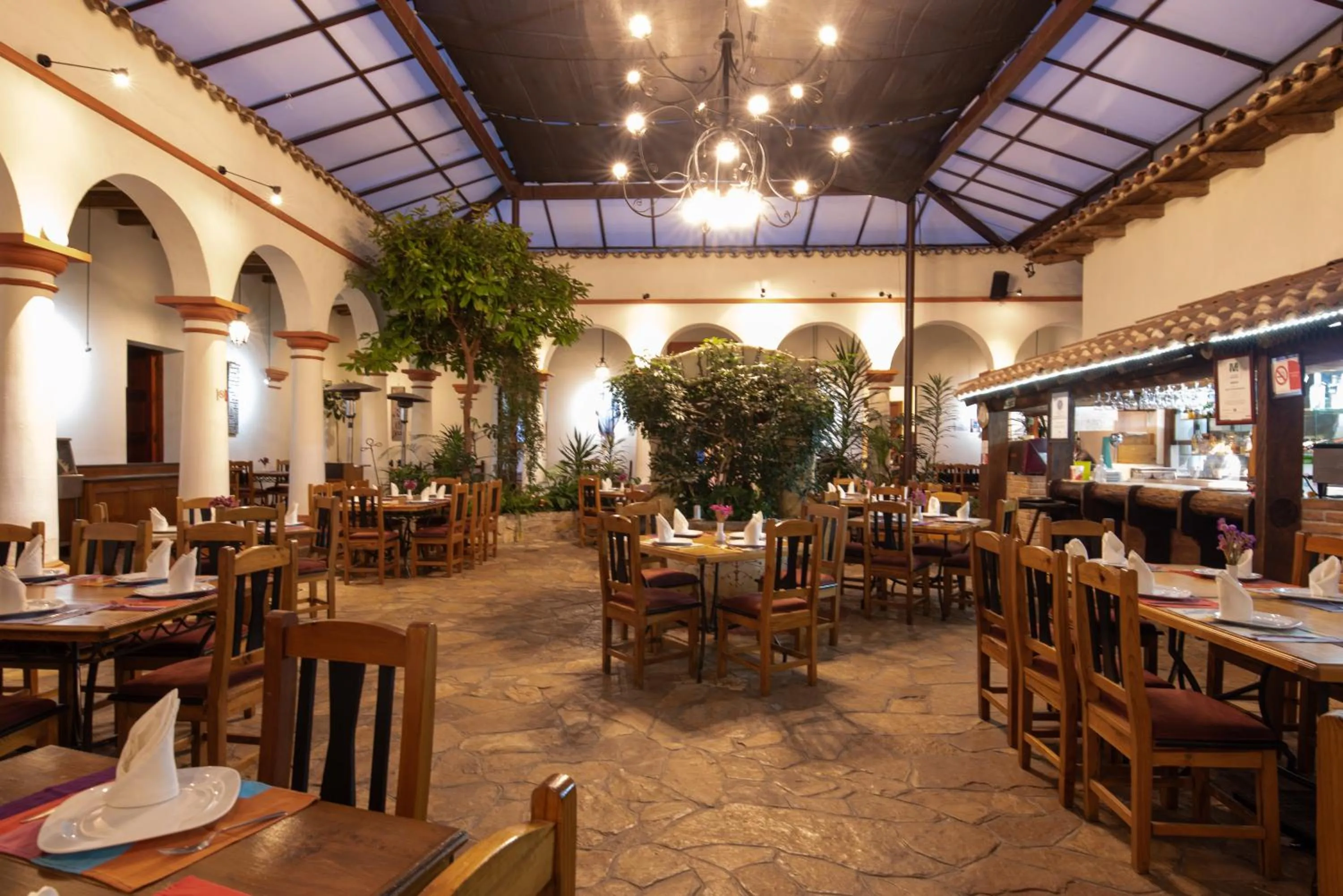 Restaurant/places to eat in Plaza Magnolias