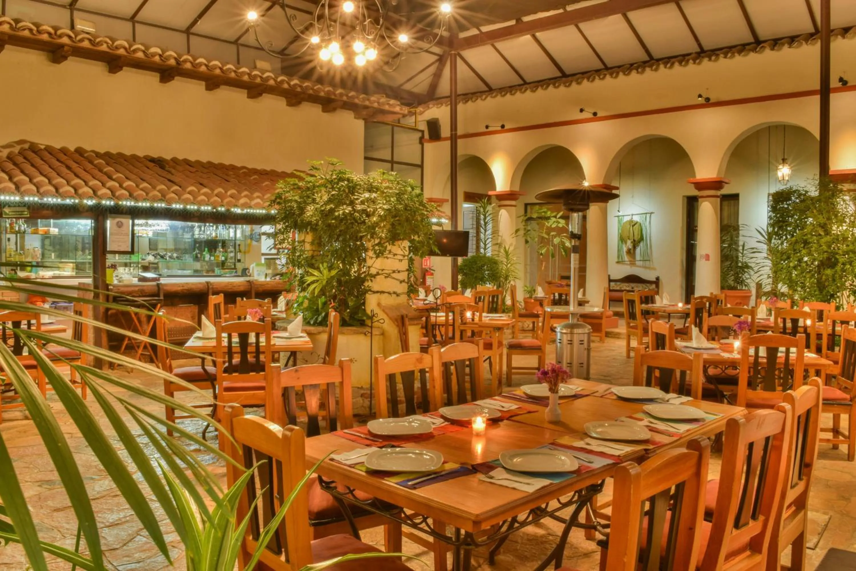 Restaurant/places to eat in Plaza Magnolias