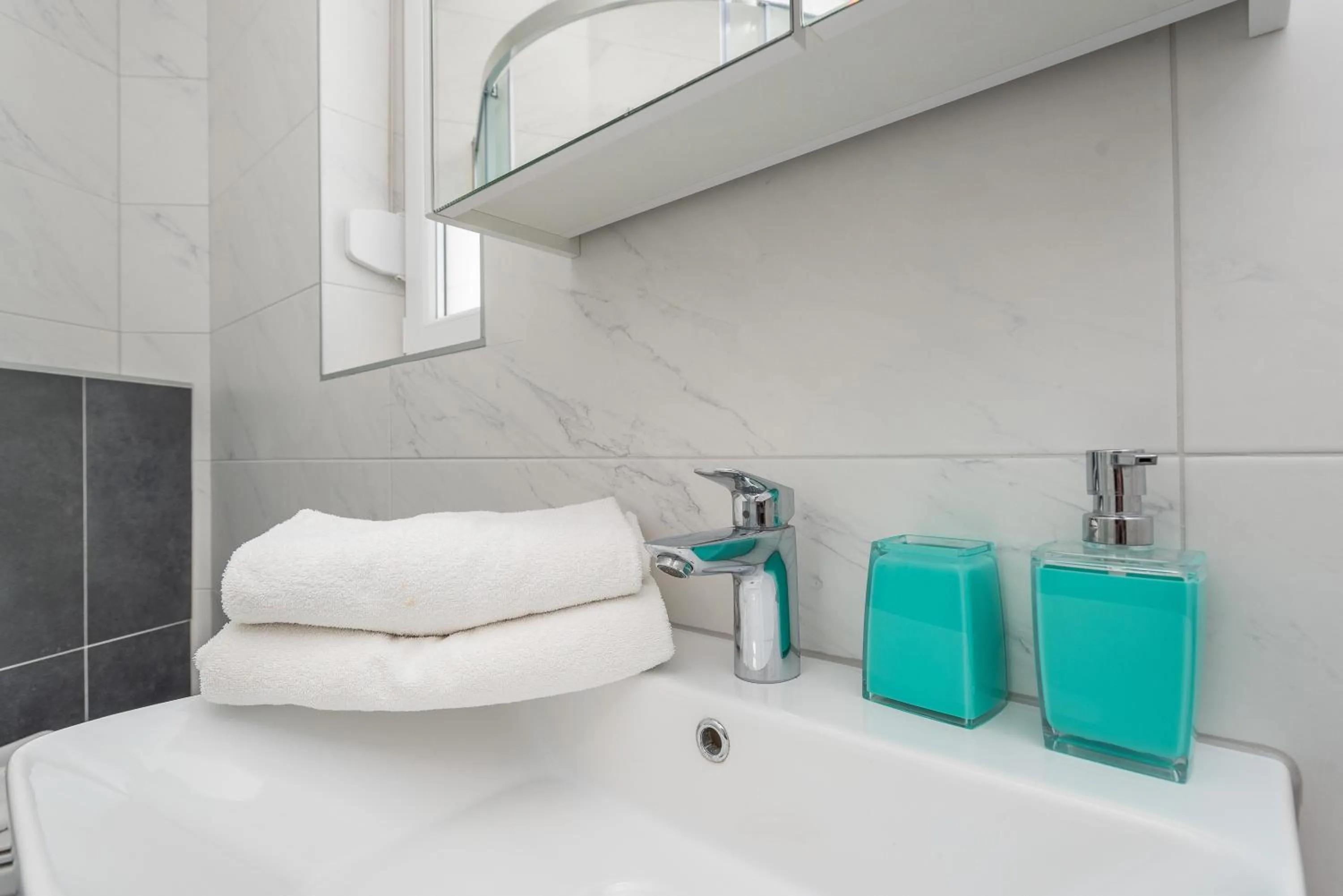 Dario 1. modern & luxury ap. with a pool