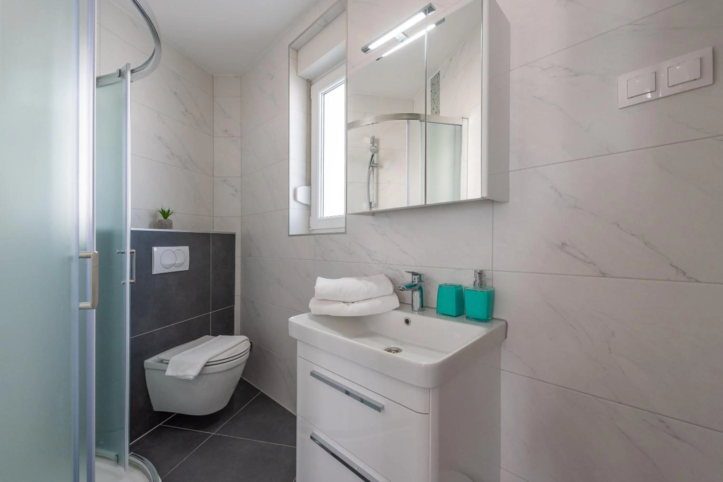 Dario 1. modern & luxury ap. with a pool