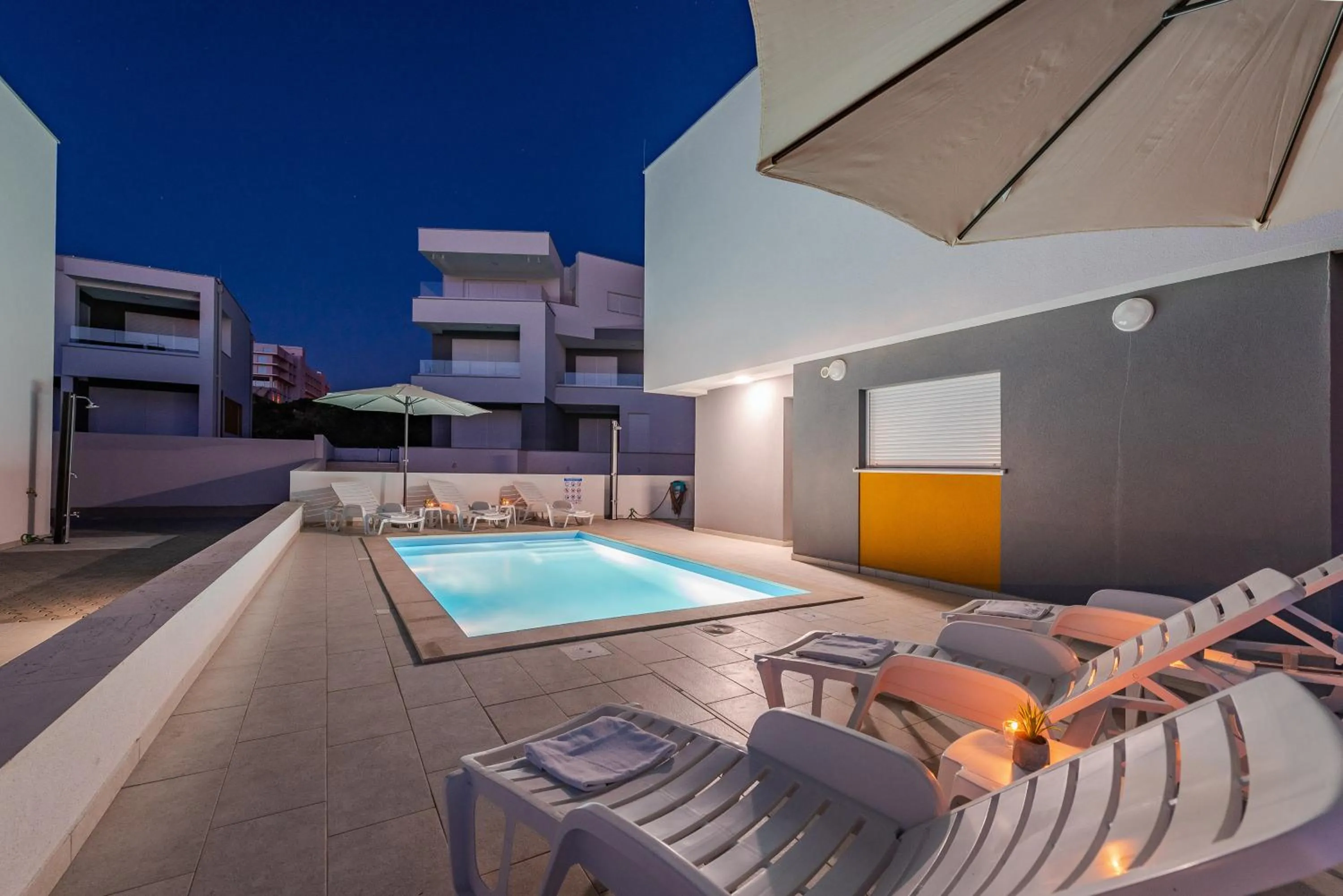 Dario 1. modern & luxury ap. with a pool