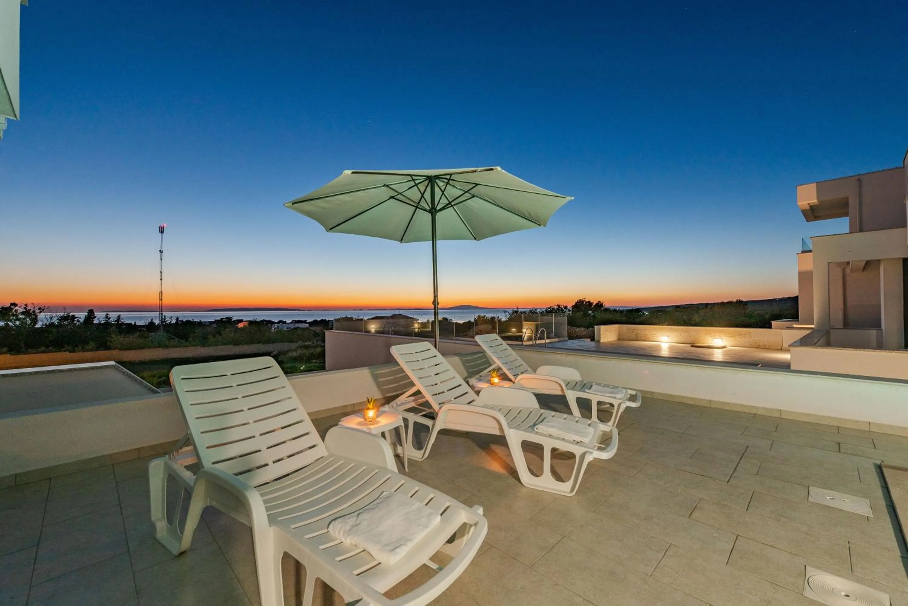 Dario 1. modern & luxury ap. with a pool