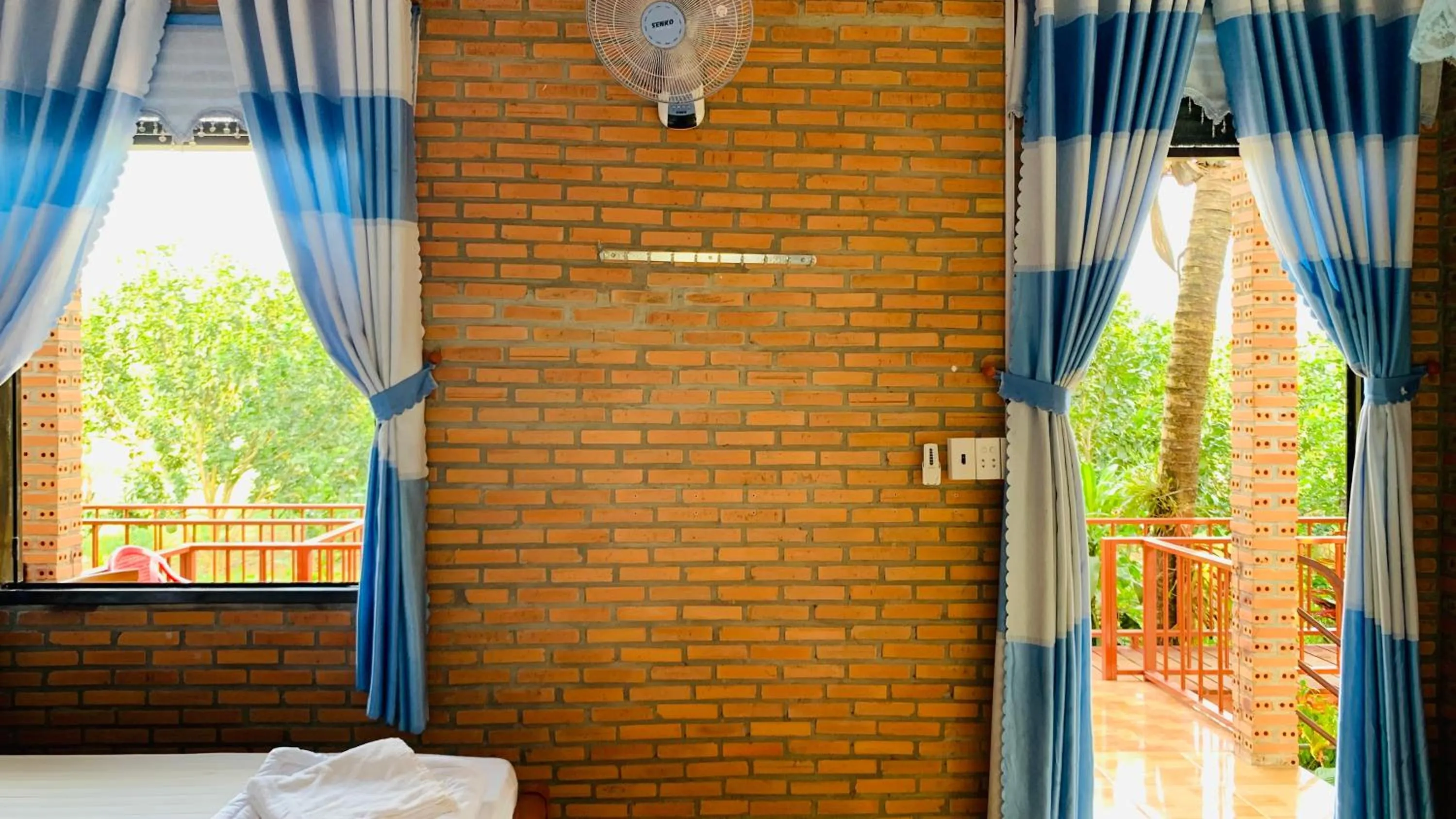 Bed in Gibbon Singing Home Stay