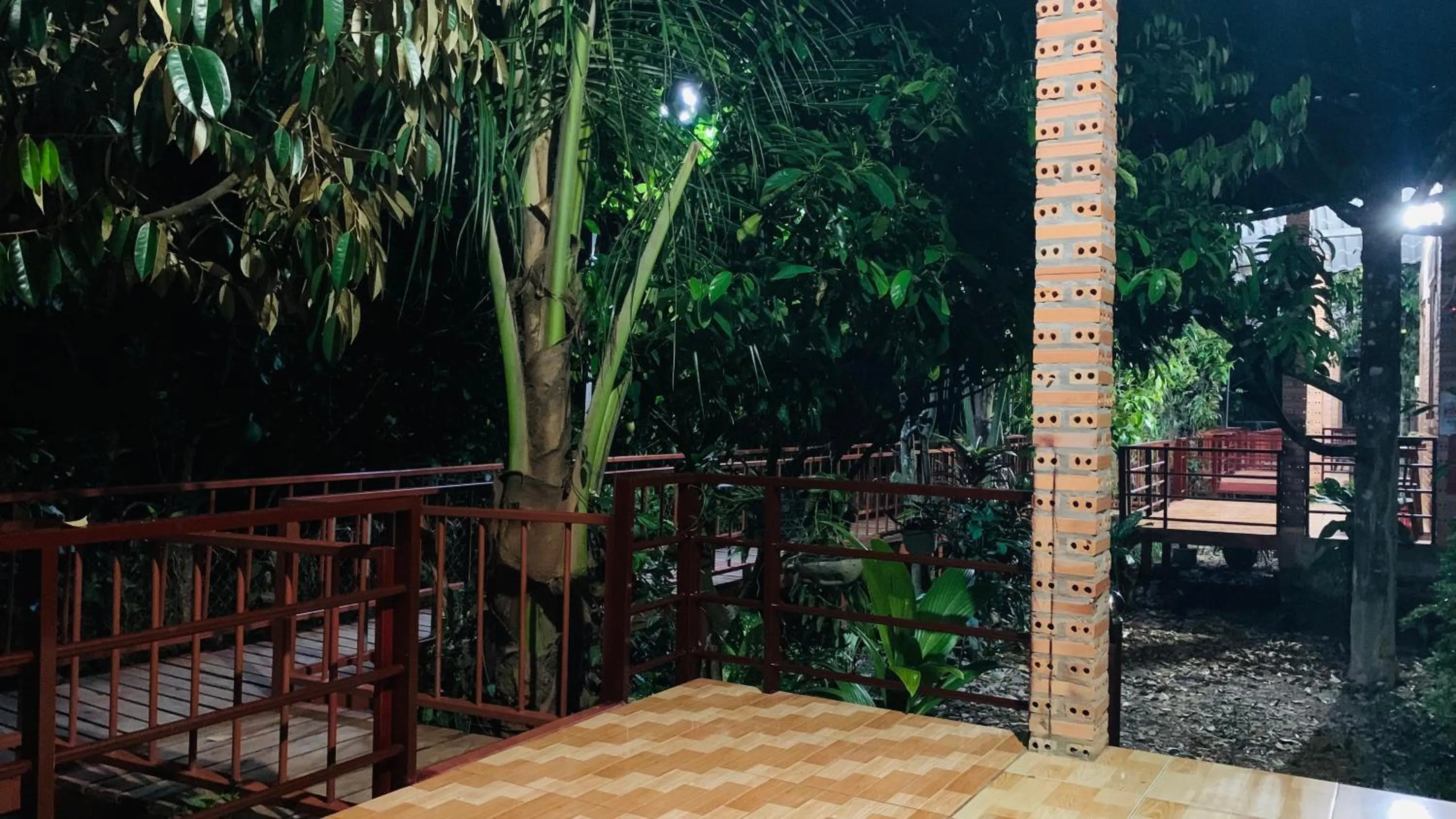 Gibbon Singing Home Stay