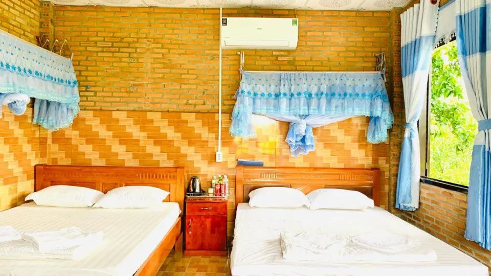 Bed in Gibbon Singing Home Stay