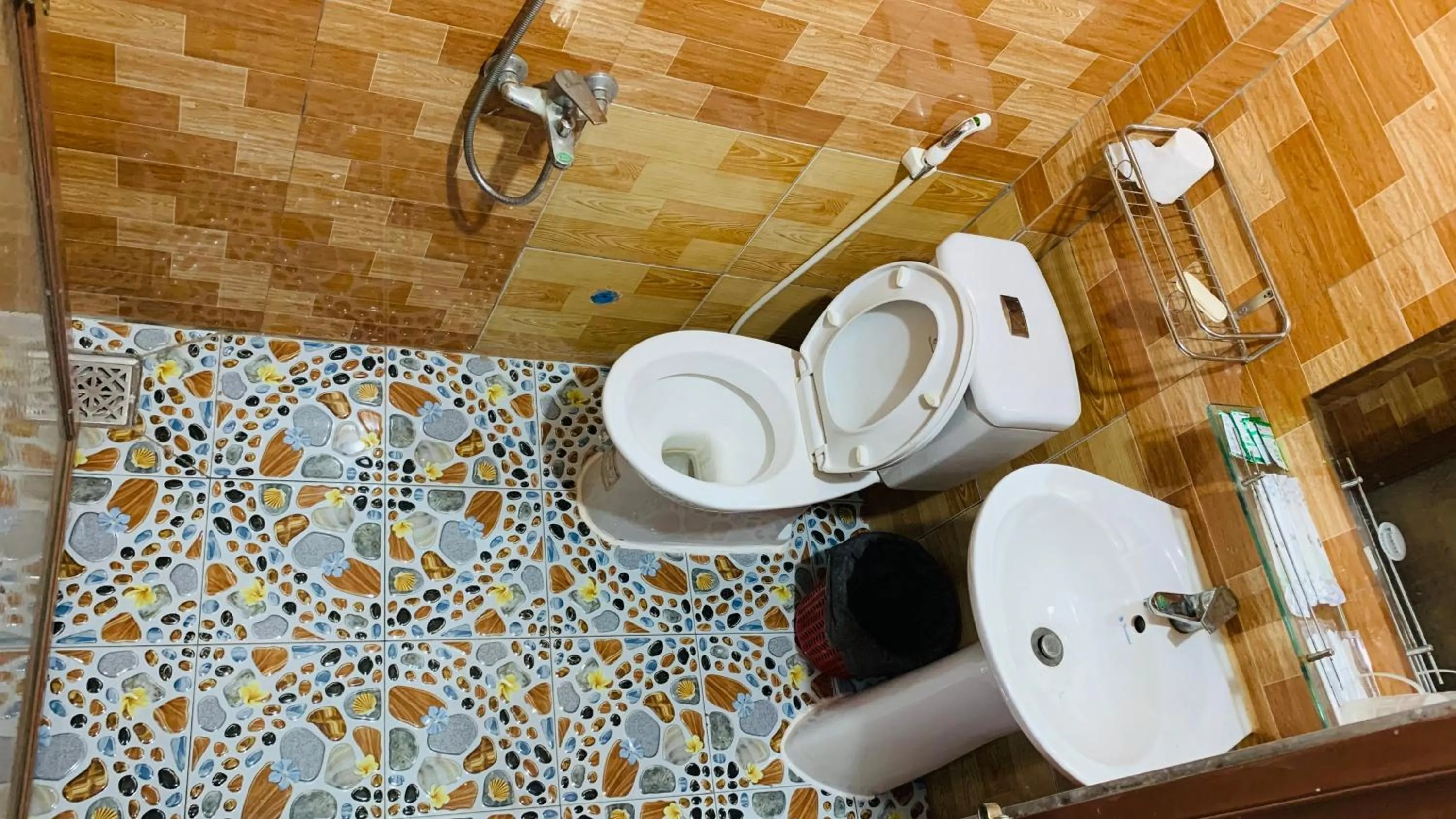 Gibbon Singing Home Stay