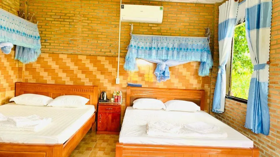 Bed in Gibbon Singing Home Stay