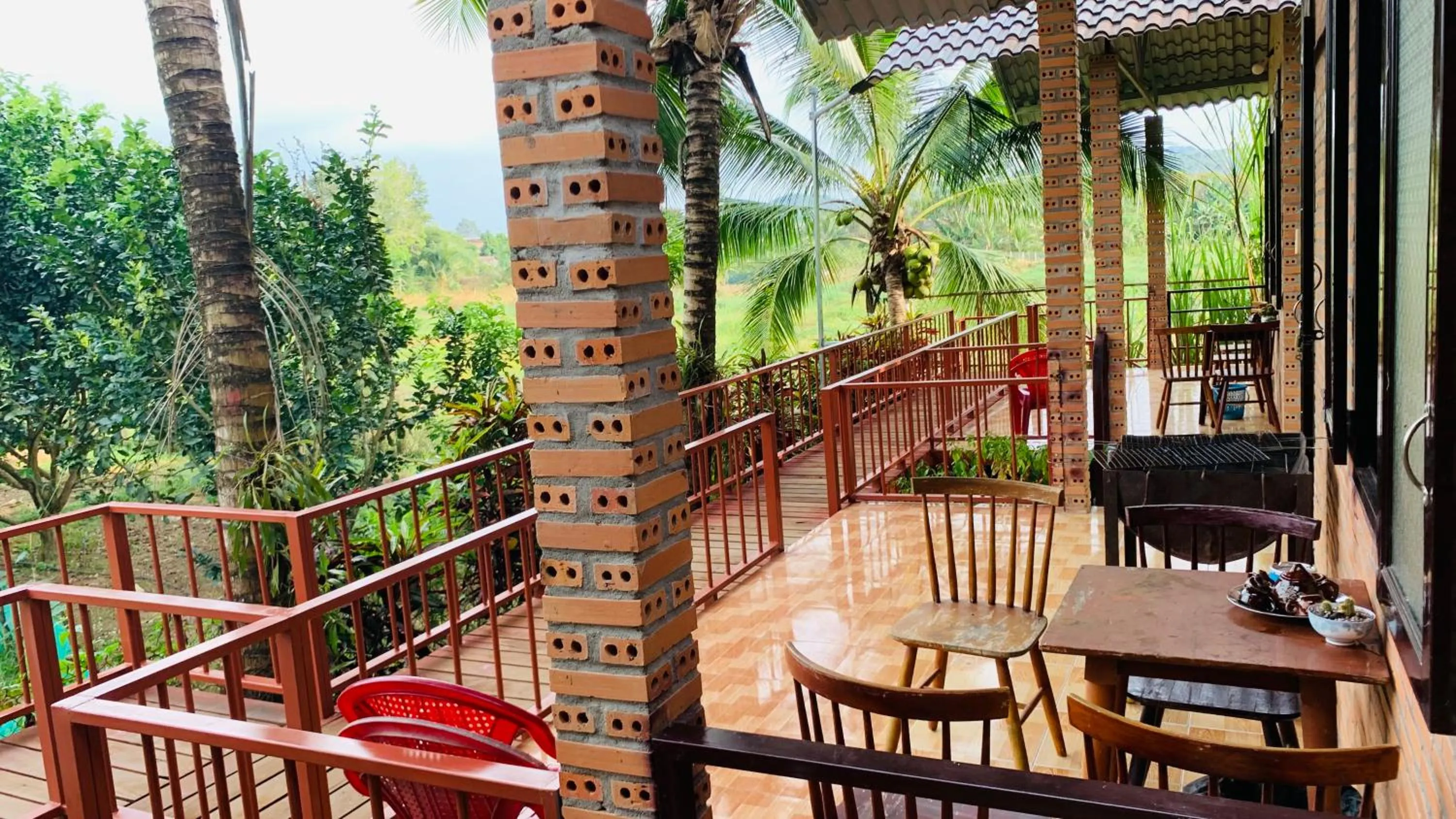 Gibbon Singing Home Stay