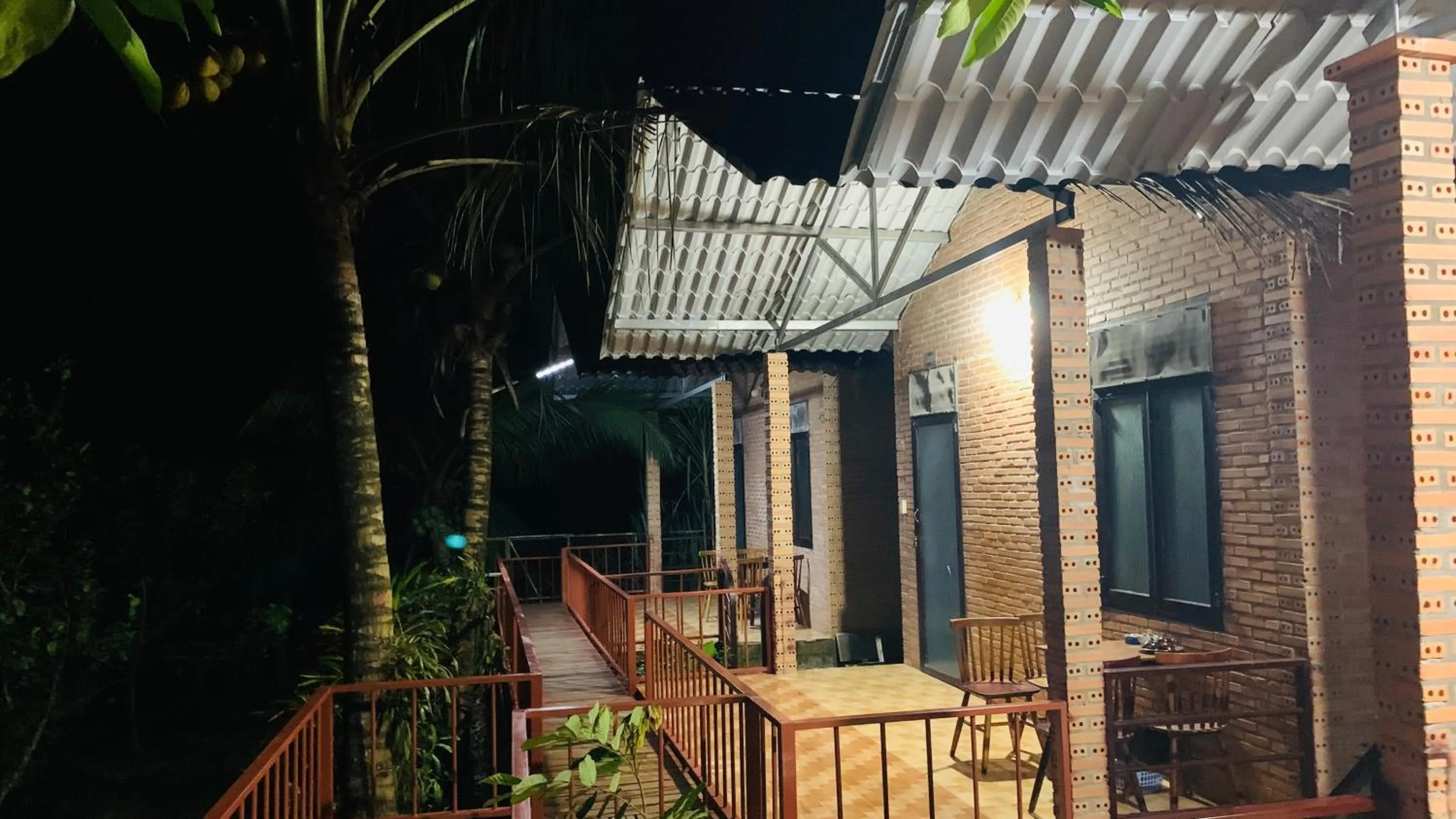 Gibbon Singing Home Stay