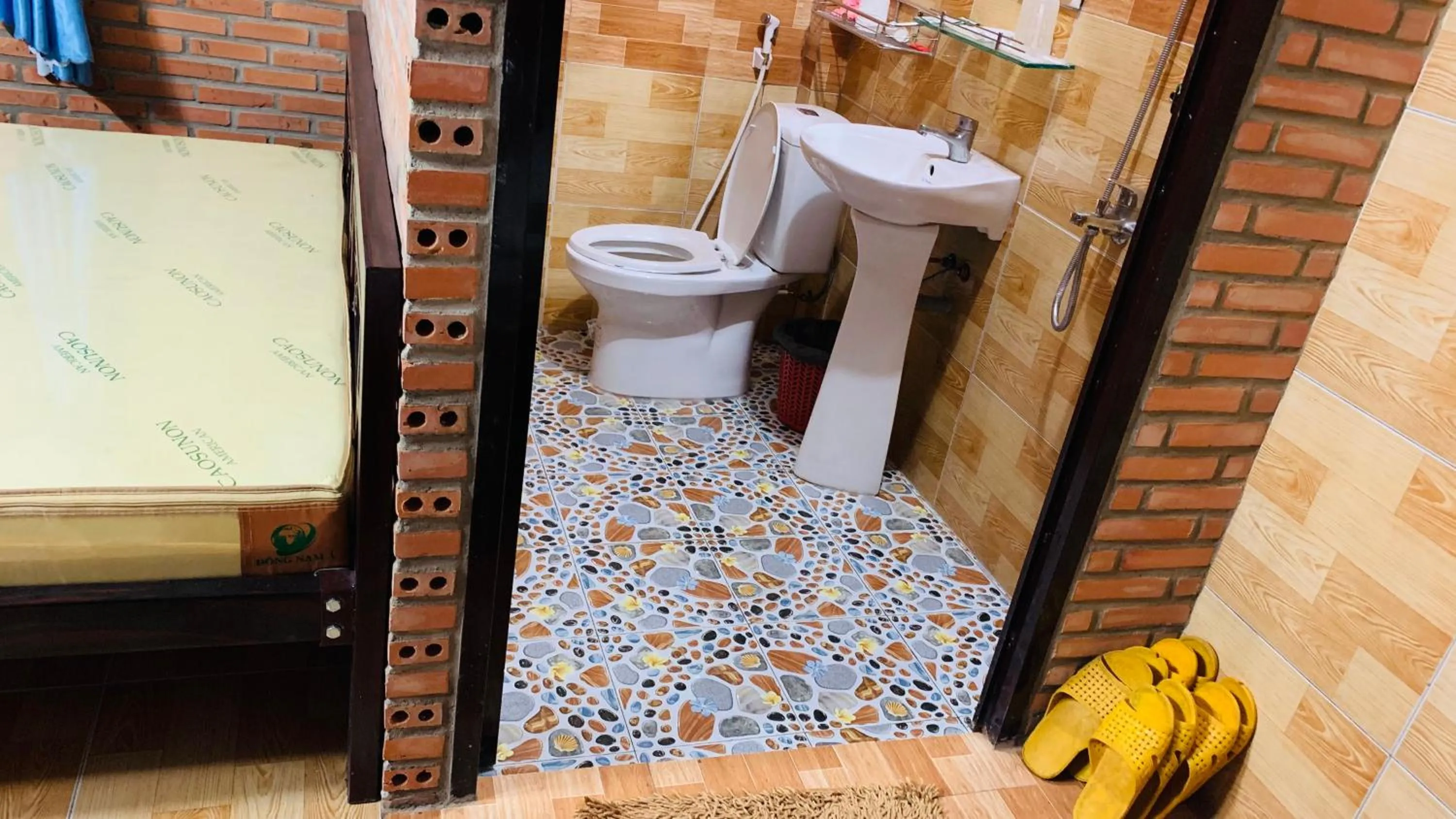 Gibbon Singing Home Stay