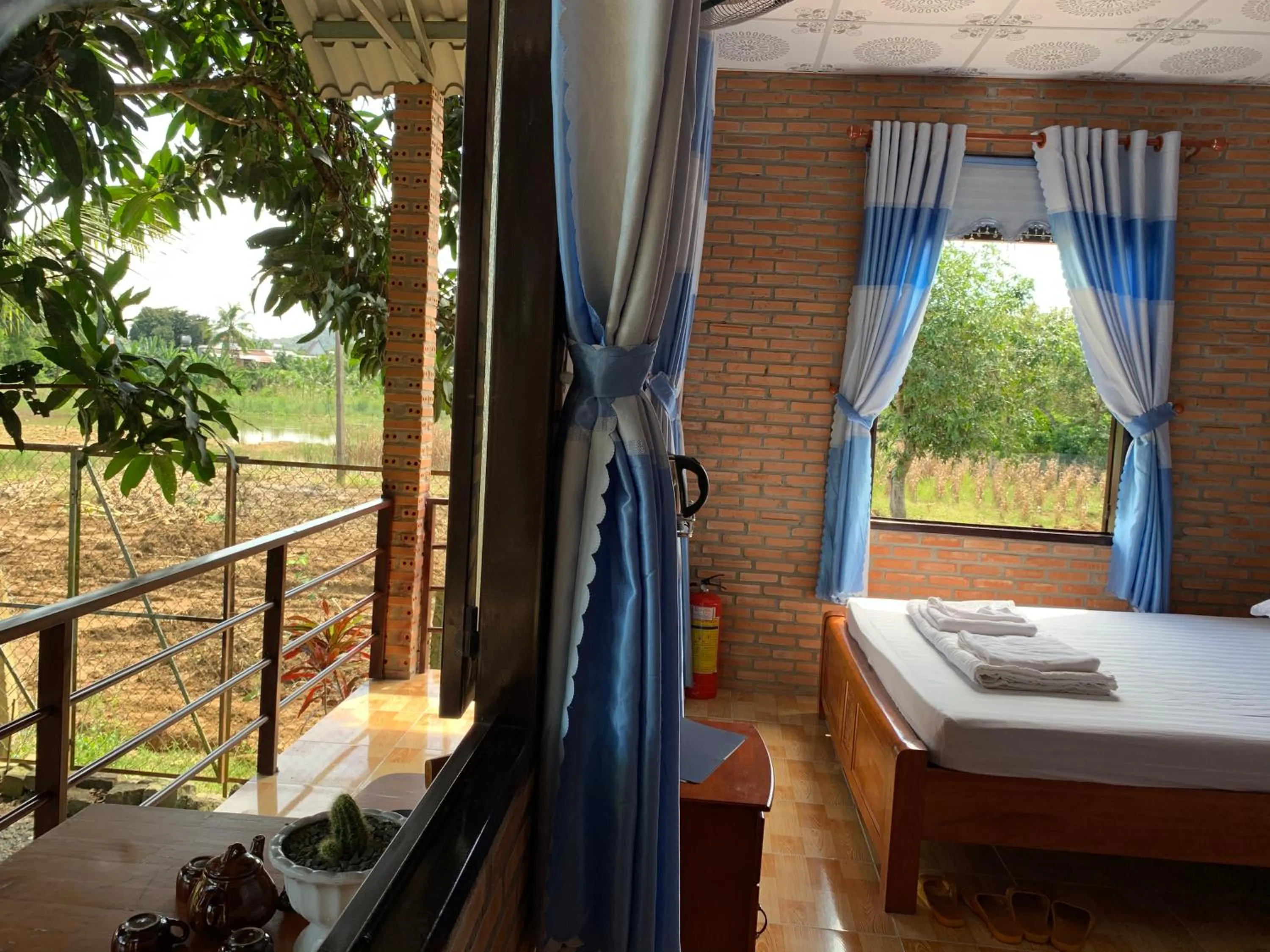 Bed in Gibbon Singing Home Stay