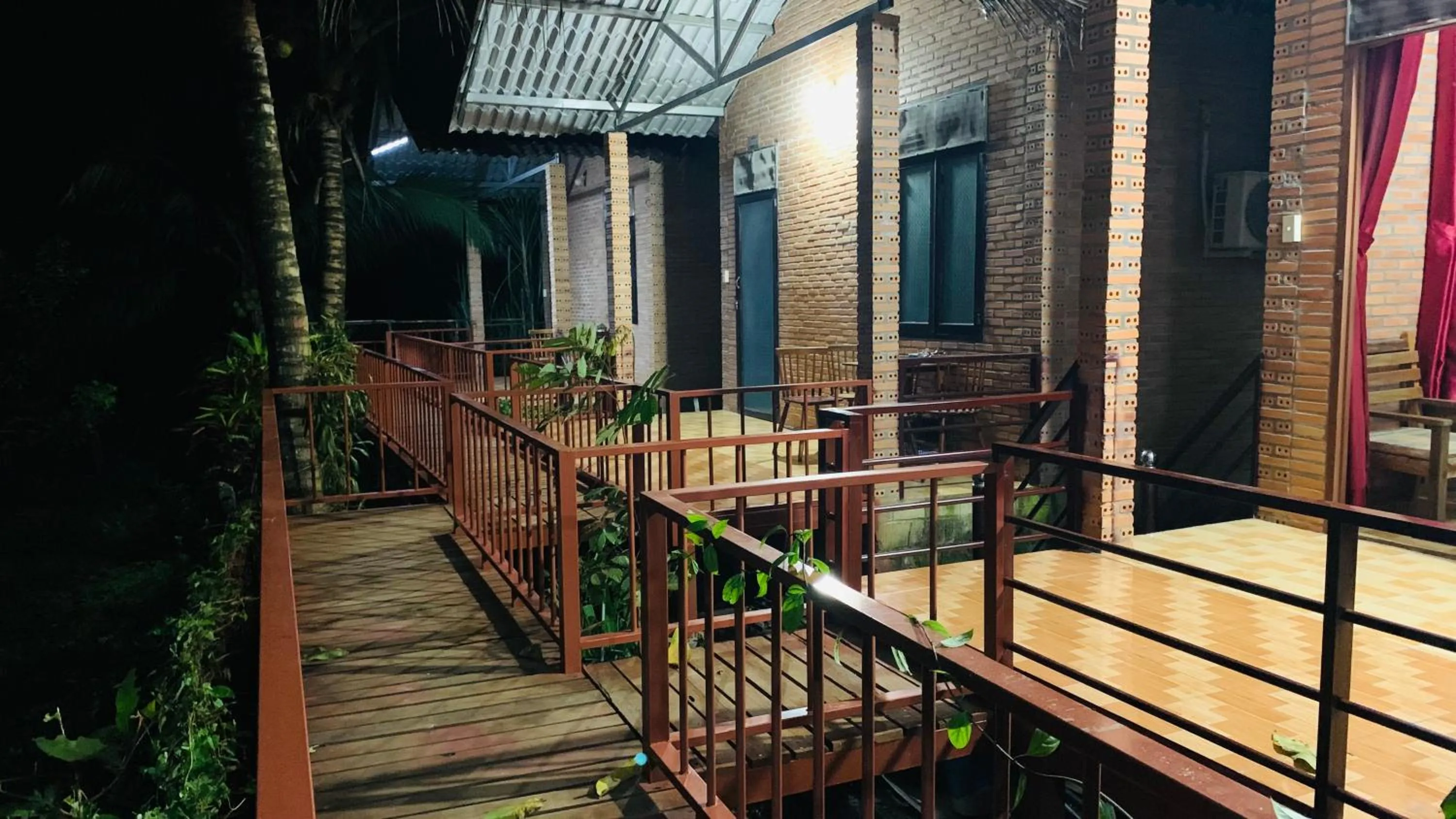 Gibbon Singing Home Stay