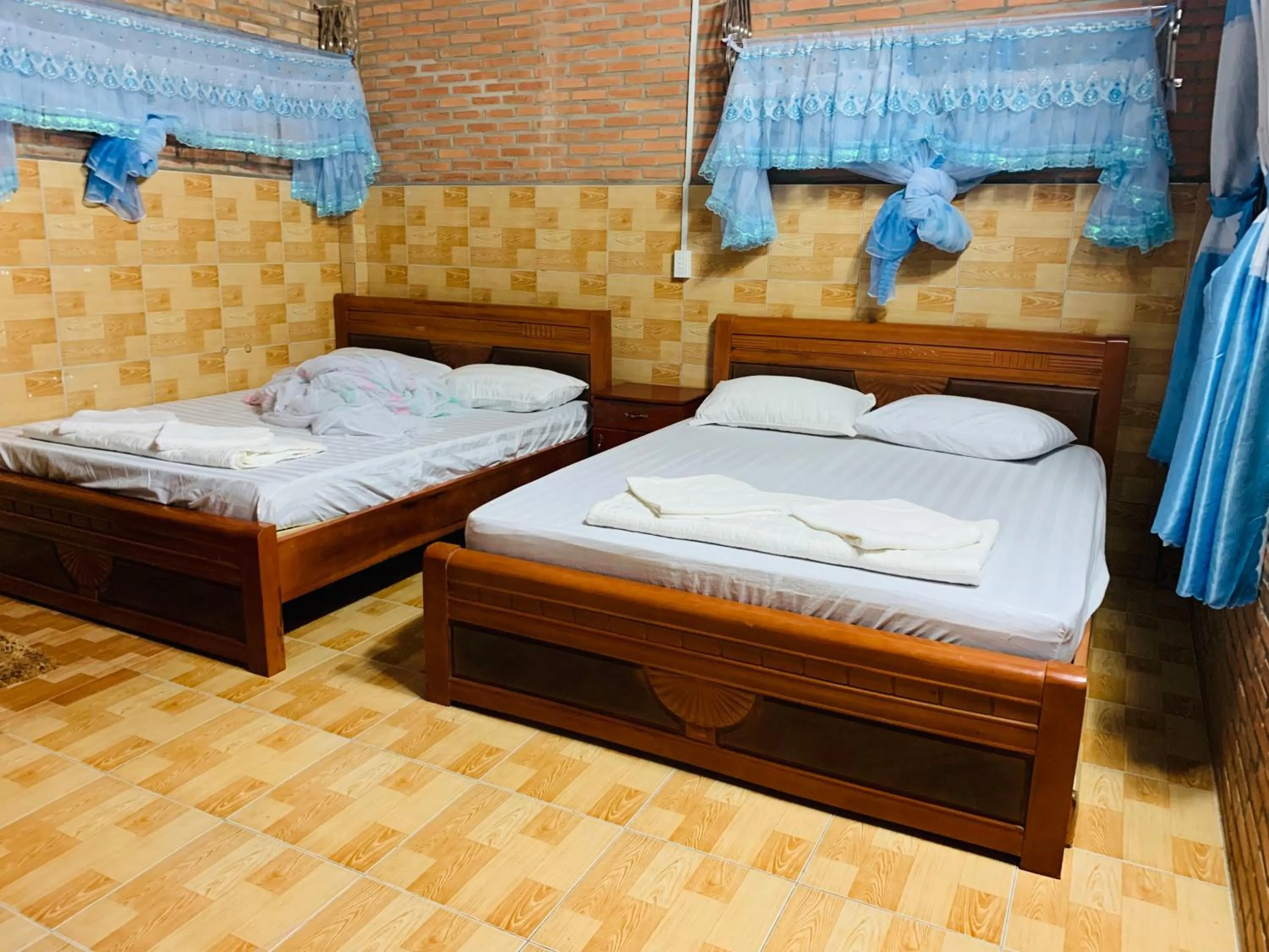 Bed in Gibbon Singing Home Stay