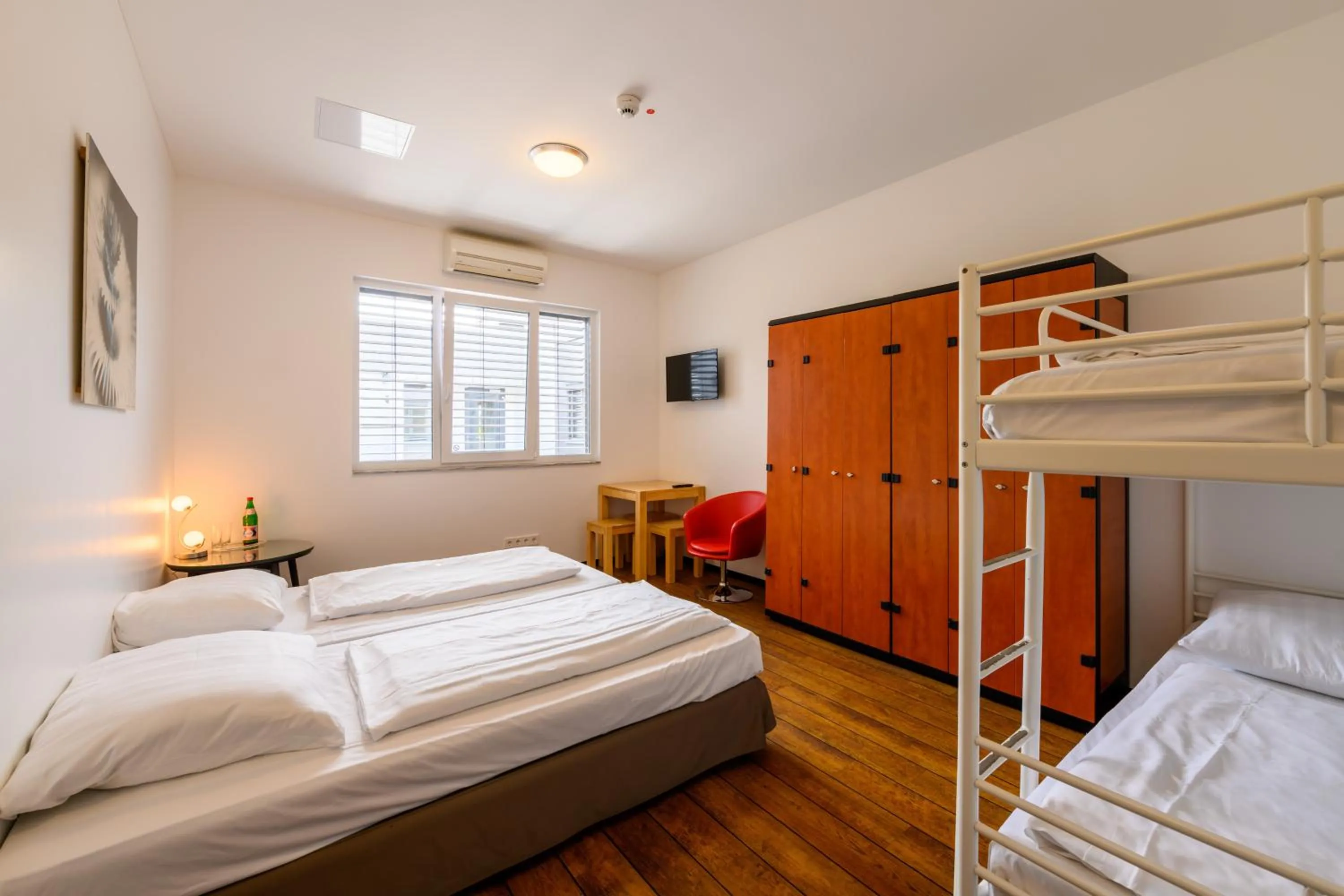 Photo of the whole room, Bed in Art Rock Downtown Hotel