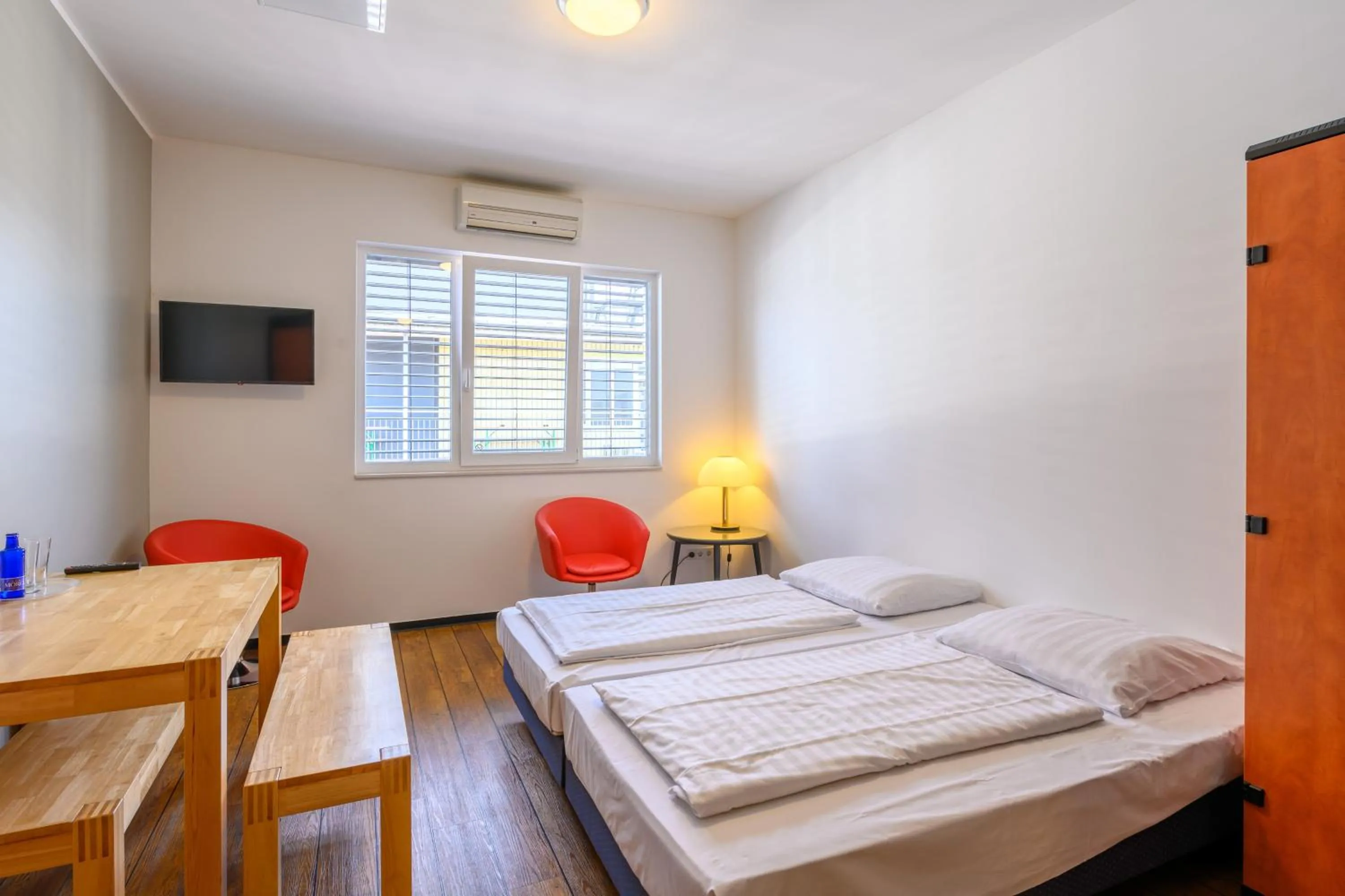 Photo of the whole room, Bed in Art Rock Downtown Hotel