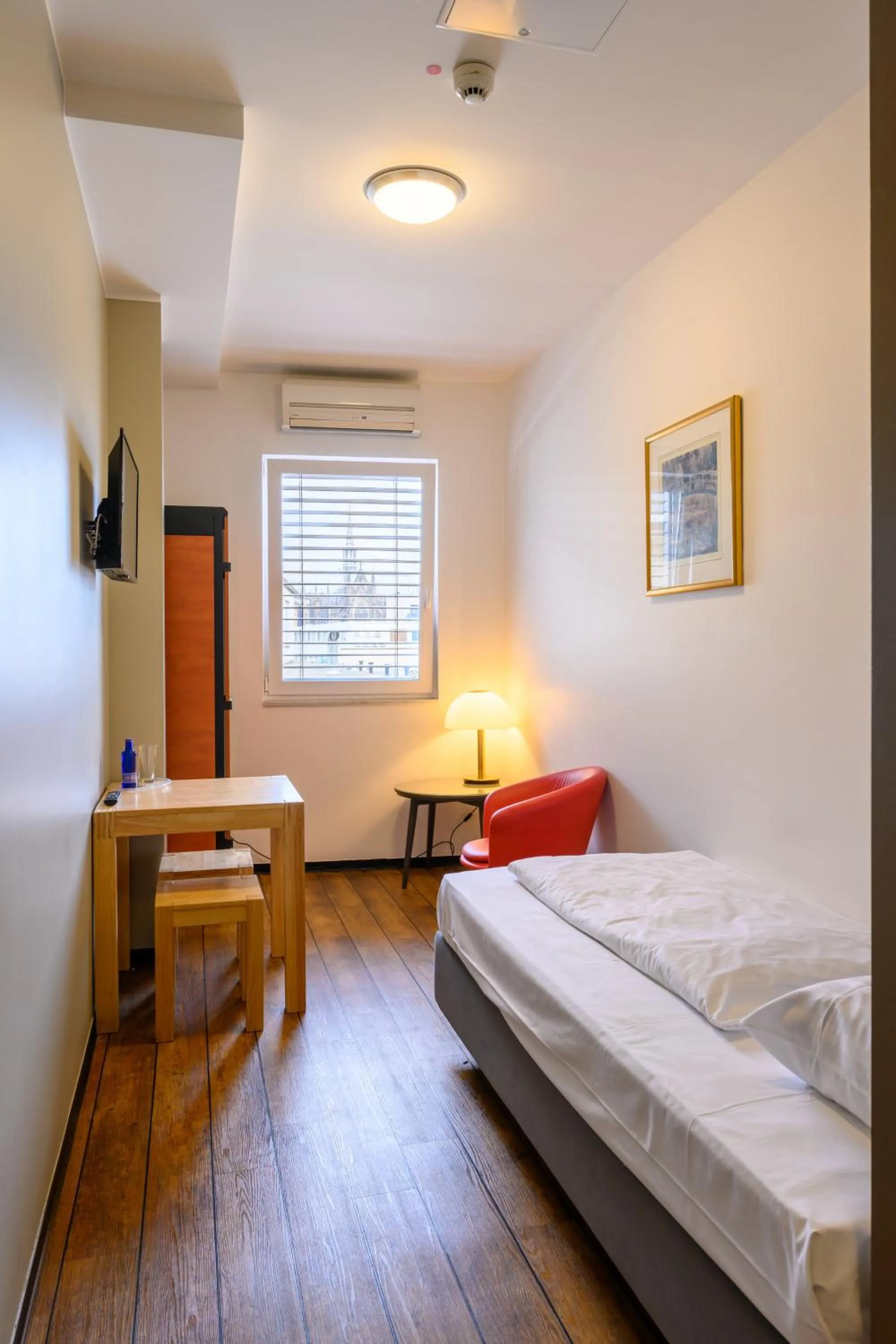 Photo of the whole room, Bed in Art Rock Downtown Hotel