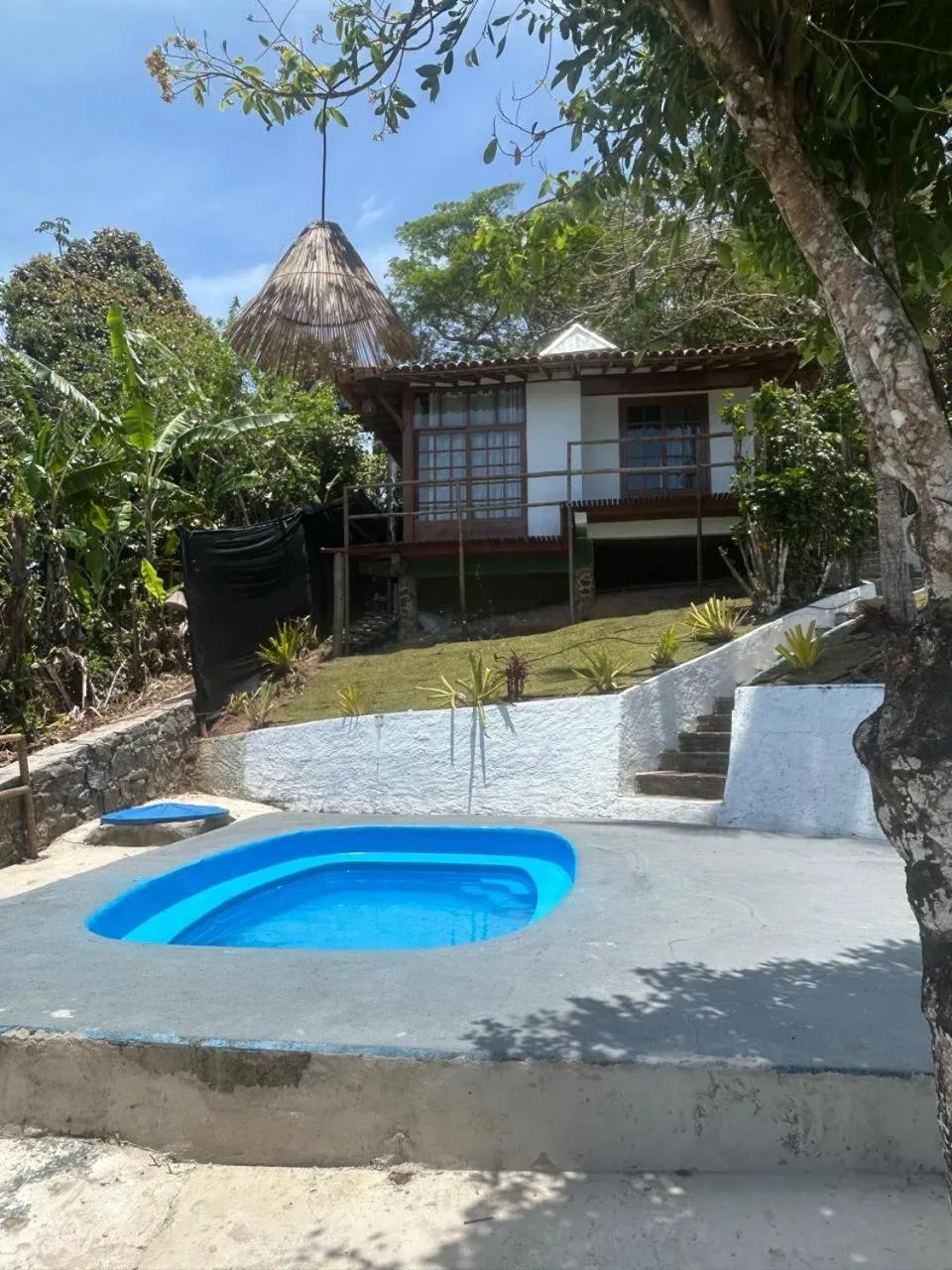 Swimming pool in Pousada Jardim das Bromélias