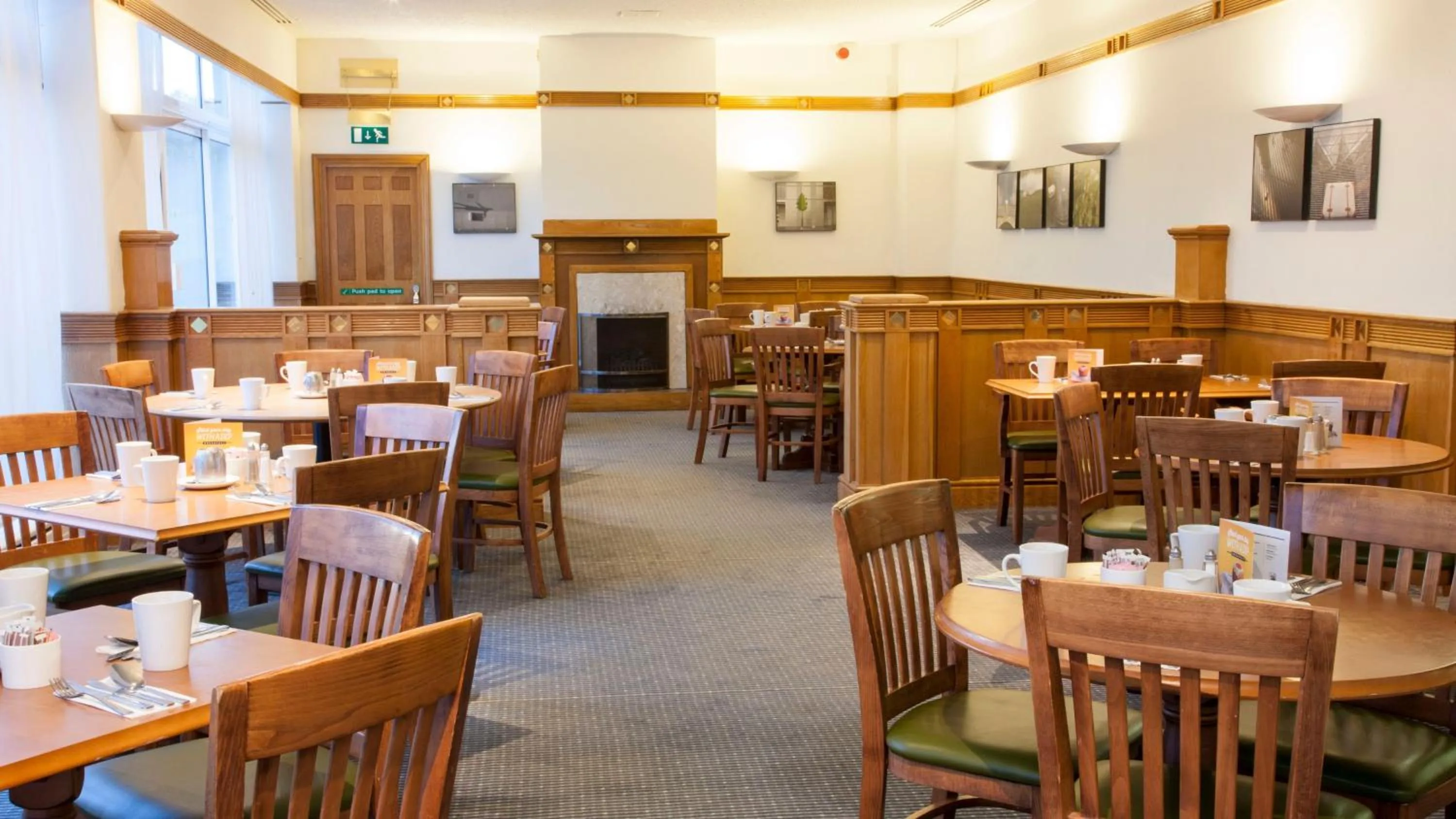 Restaurant/places to eat in Holiday Inn Washington by IHG