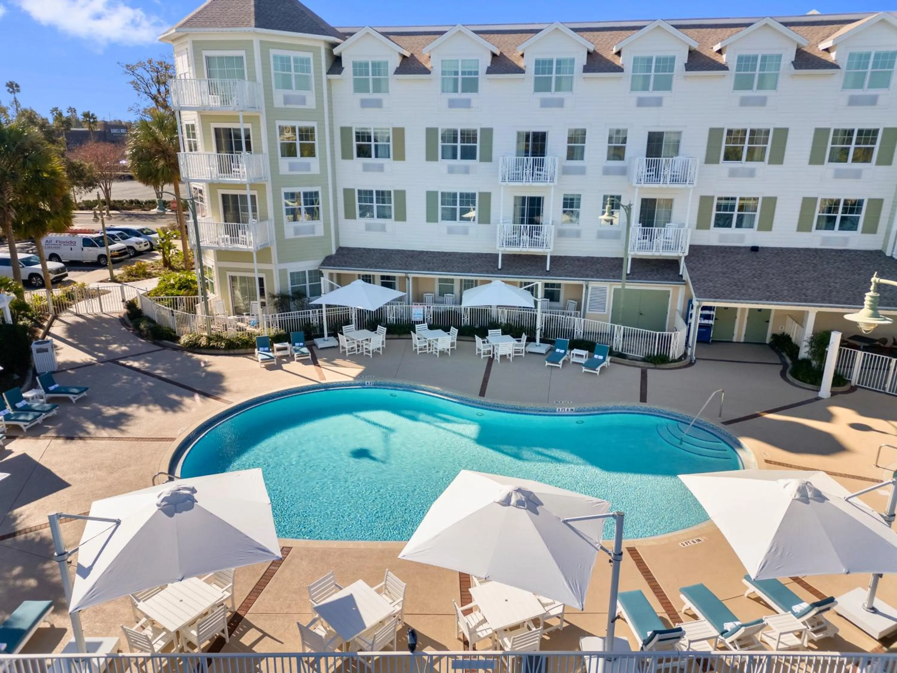 Swimming pool in The Waterfront Inn
