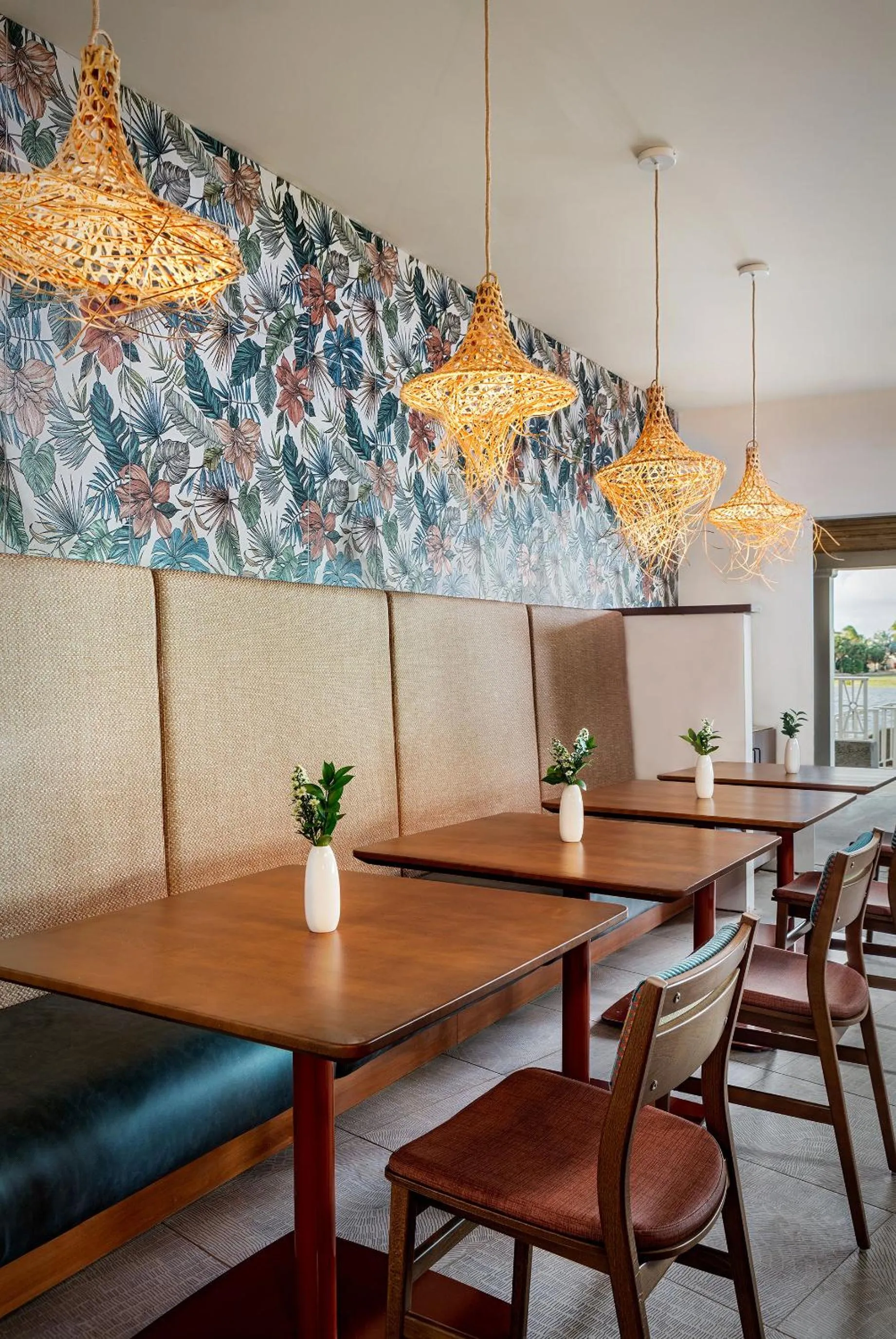 Restaurant/places to eat in The Waterfront Inn