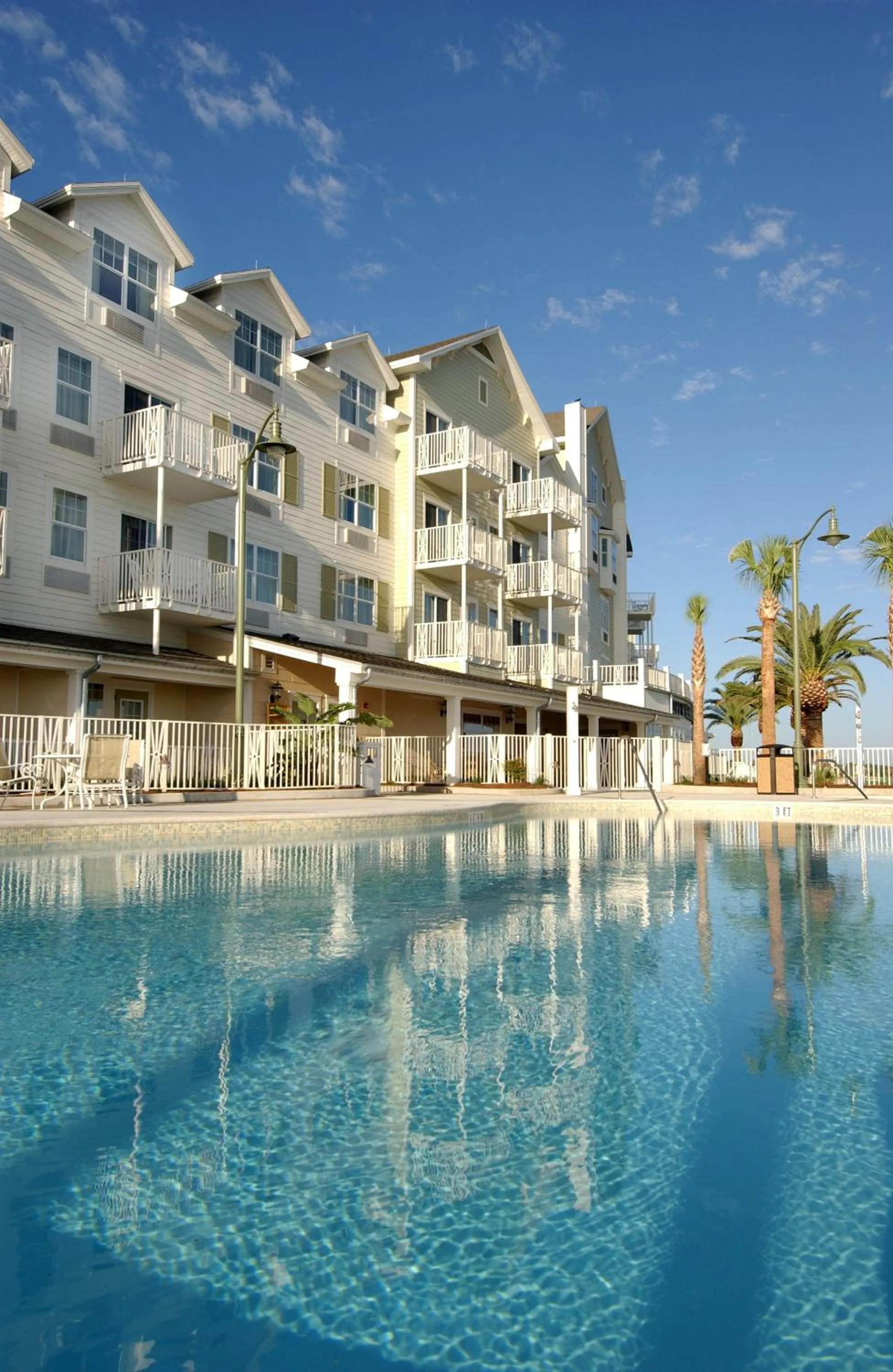 Swimming pool in The Waterfront Inn