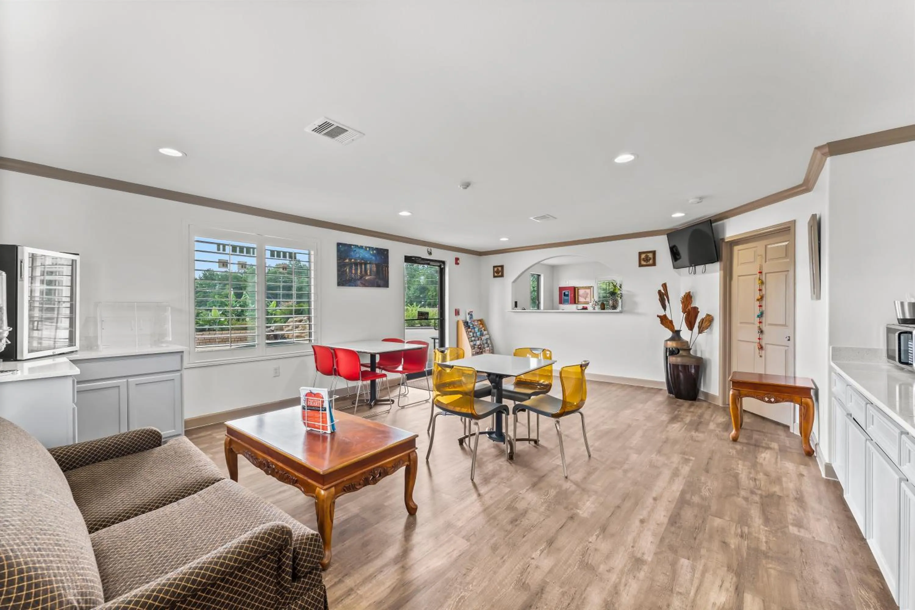 Breakfast in Executive Inn & Suites Magnolia