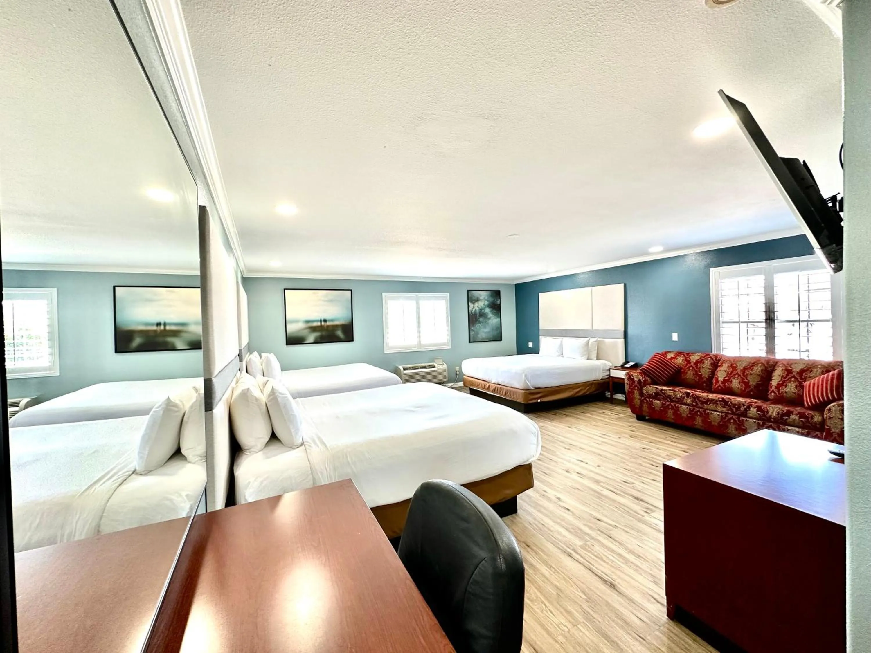 Bed in Executive Inn & Suites Magnolia