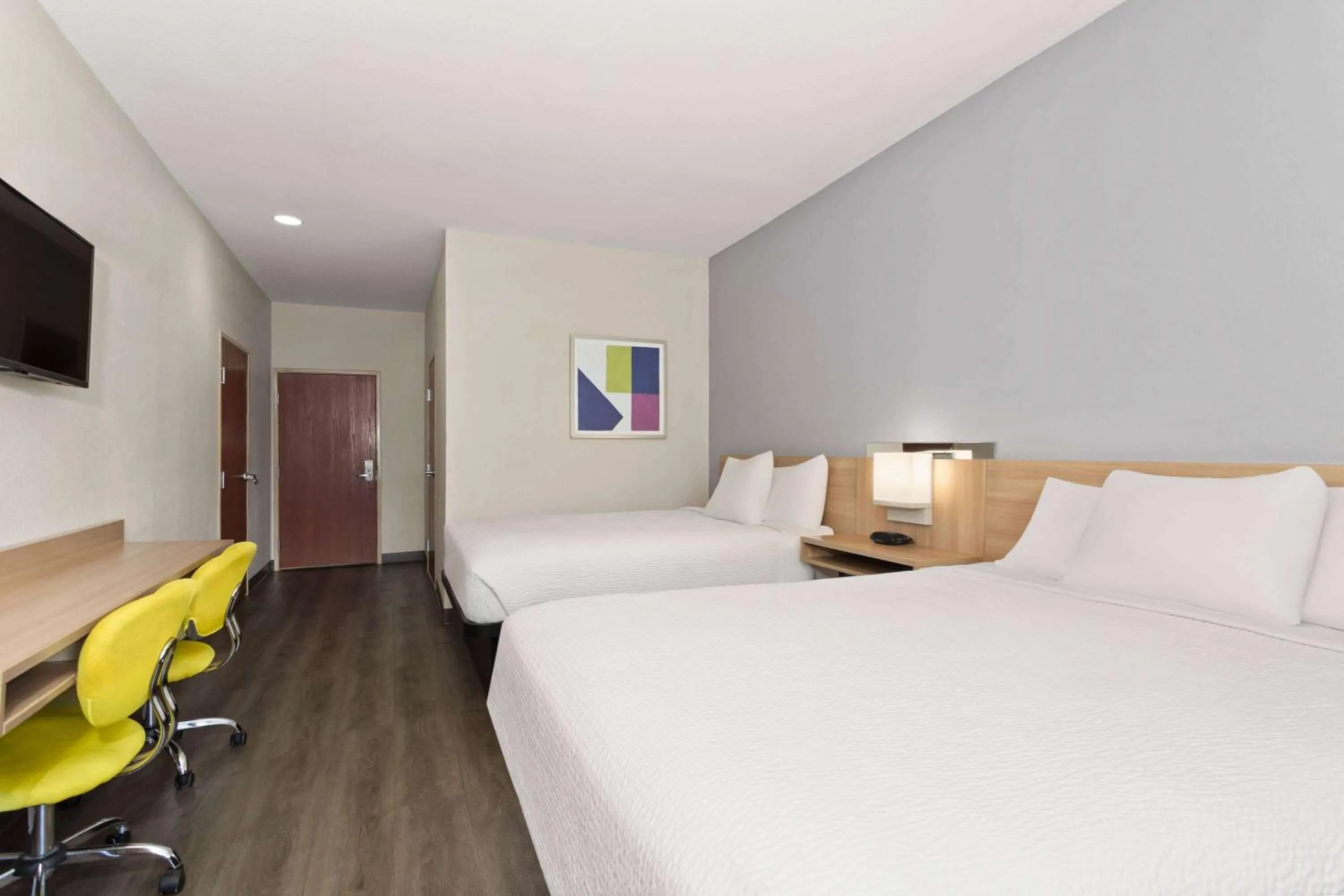 Photo of the whole room, Bed in Microtel Inn & Suites by Wyndham Panama City