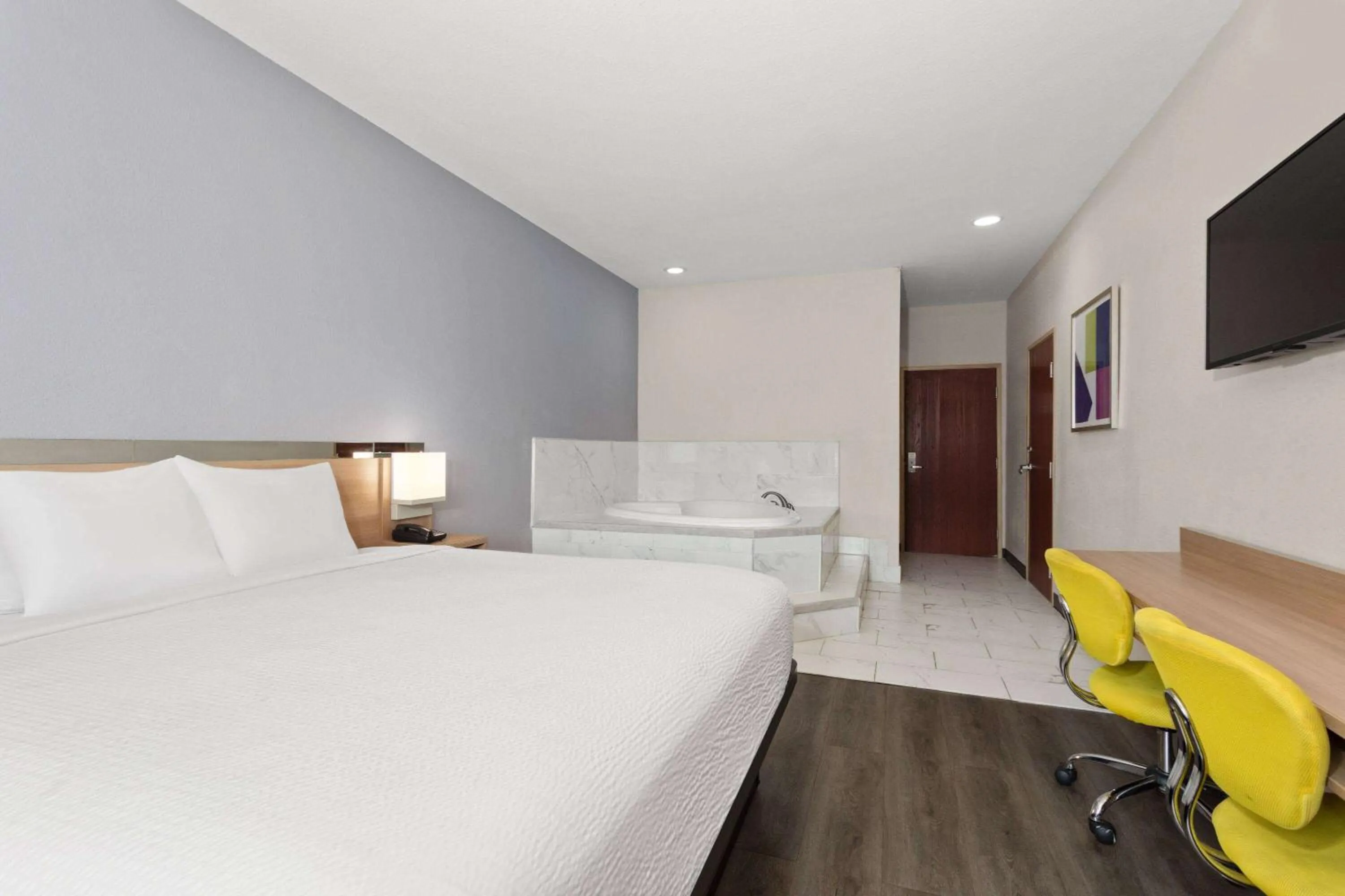 Bath, Bed in Microtel Inn & Suites by Wyndham Panama City