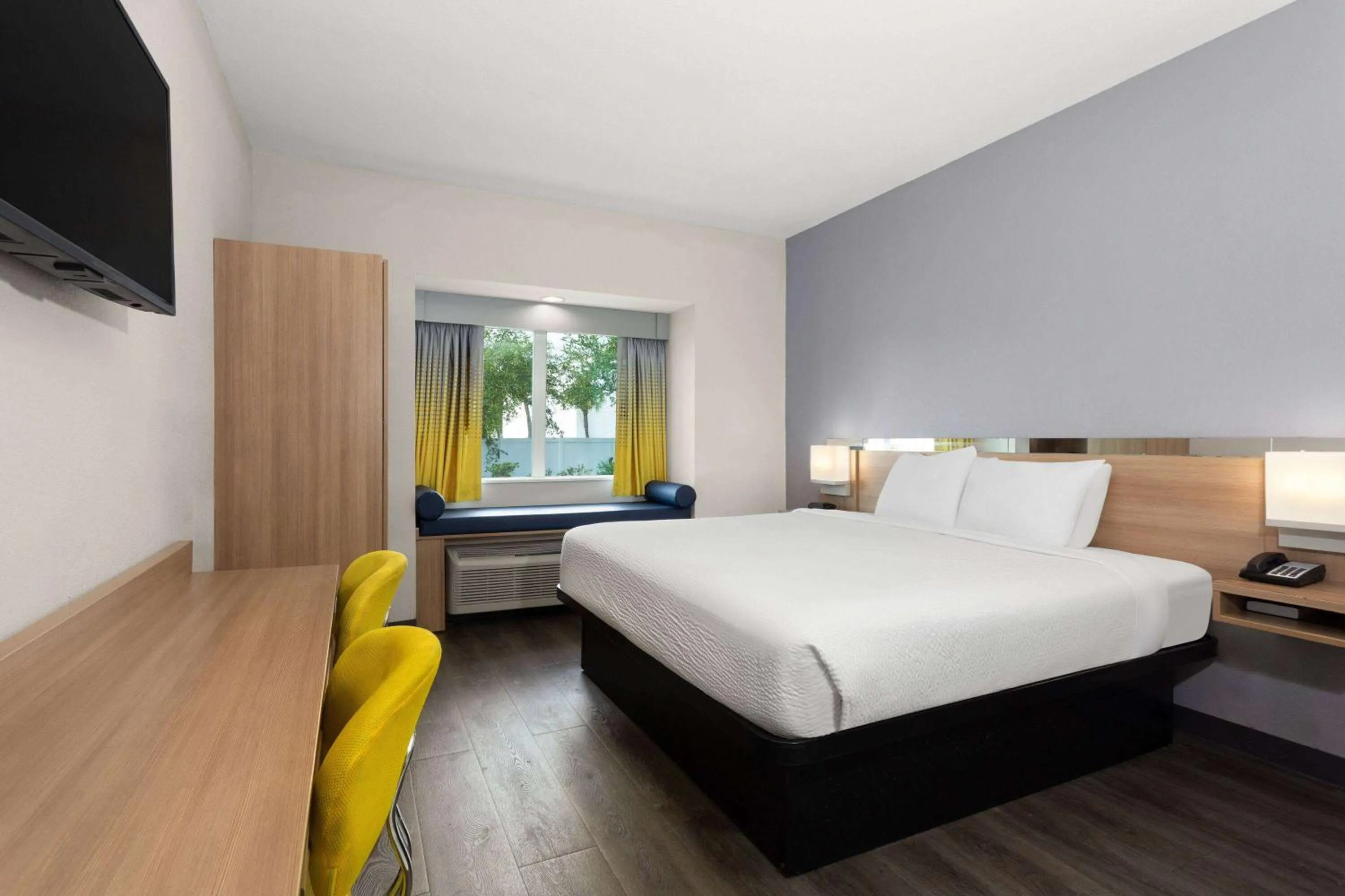 Bed in Microtel Inn & Suites by Wyndham Panama City