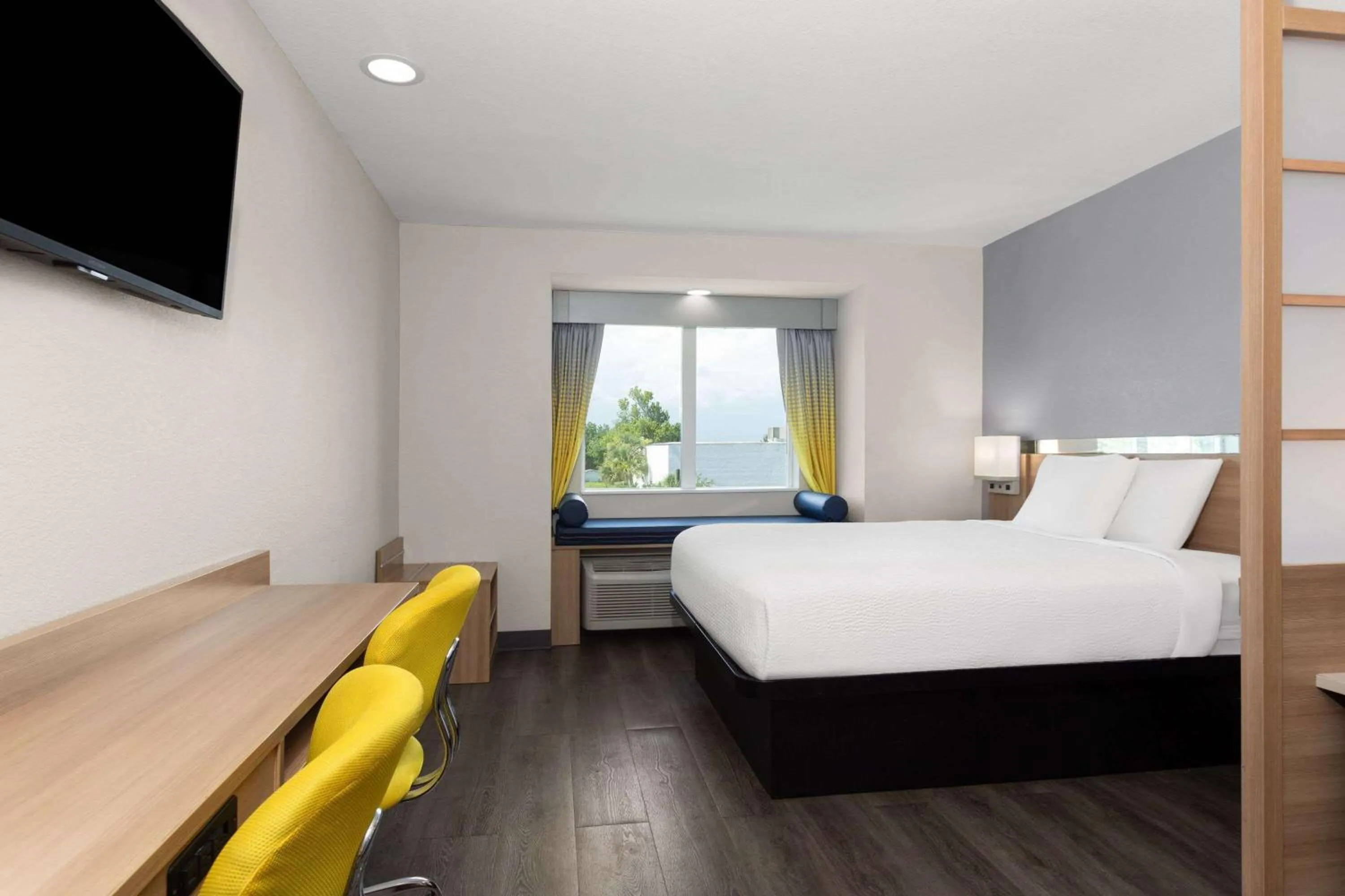 Photo of the whole room, Bed in Microtel Inn & Suites by Wyndham Panama City