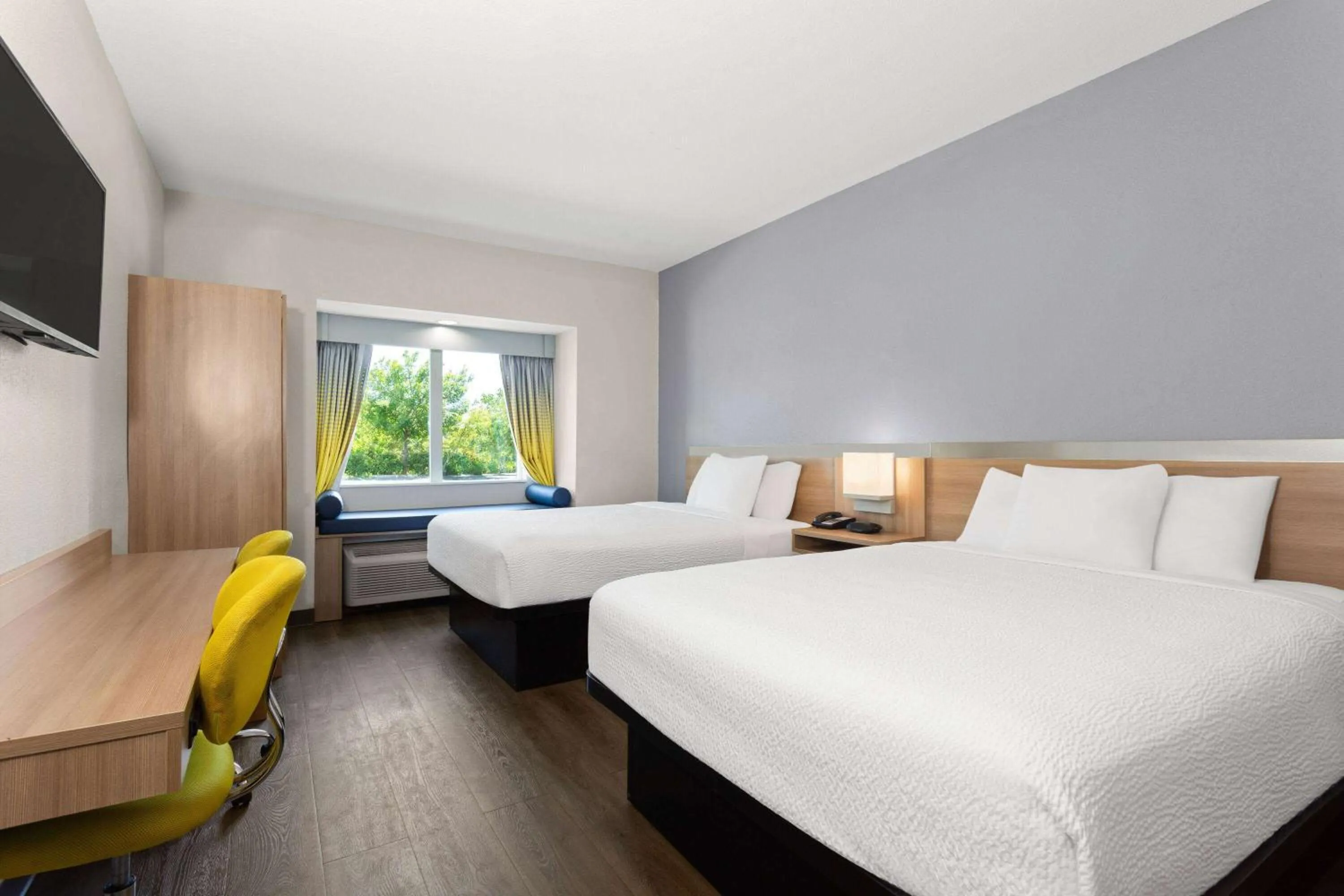 Photo of the whole room, Bed in Microtel Inn & Suites by Wyndham Panama City