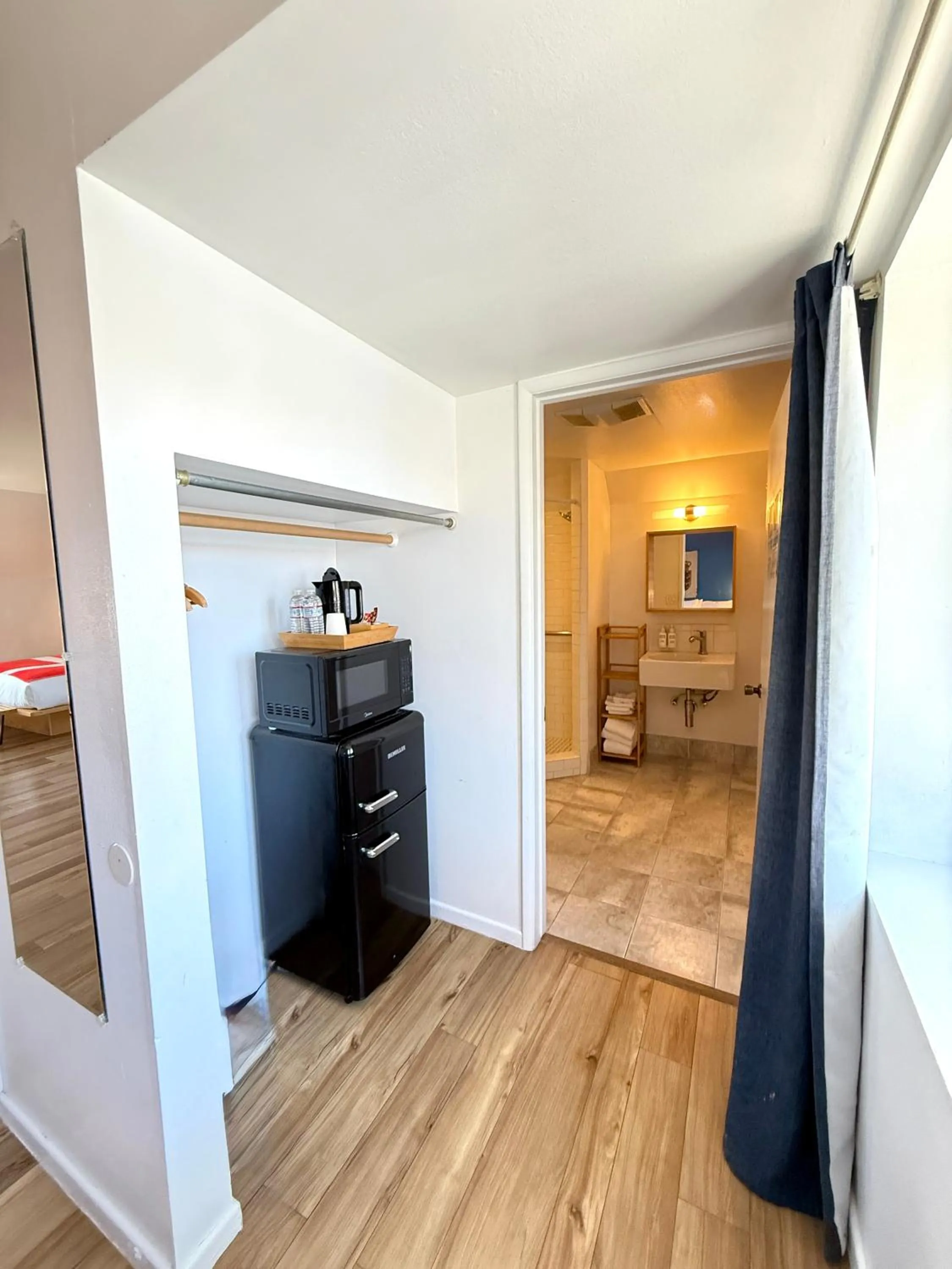 Bathroom, Bed in The Hamlet Inn