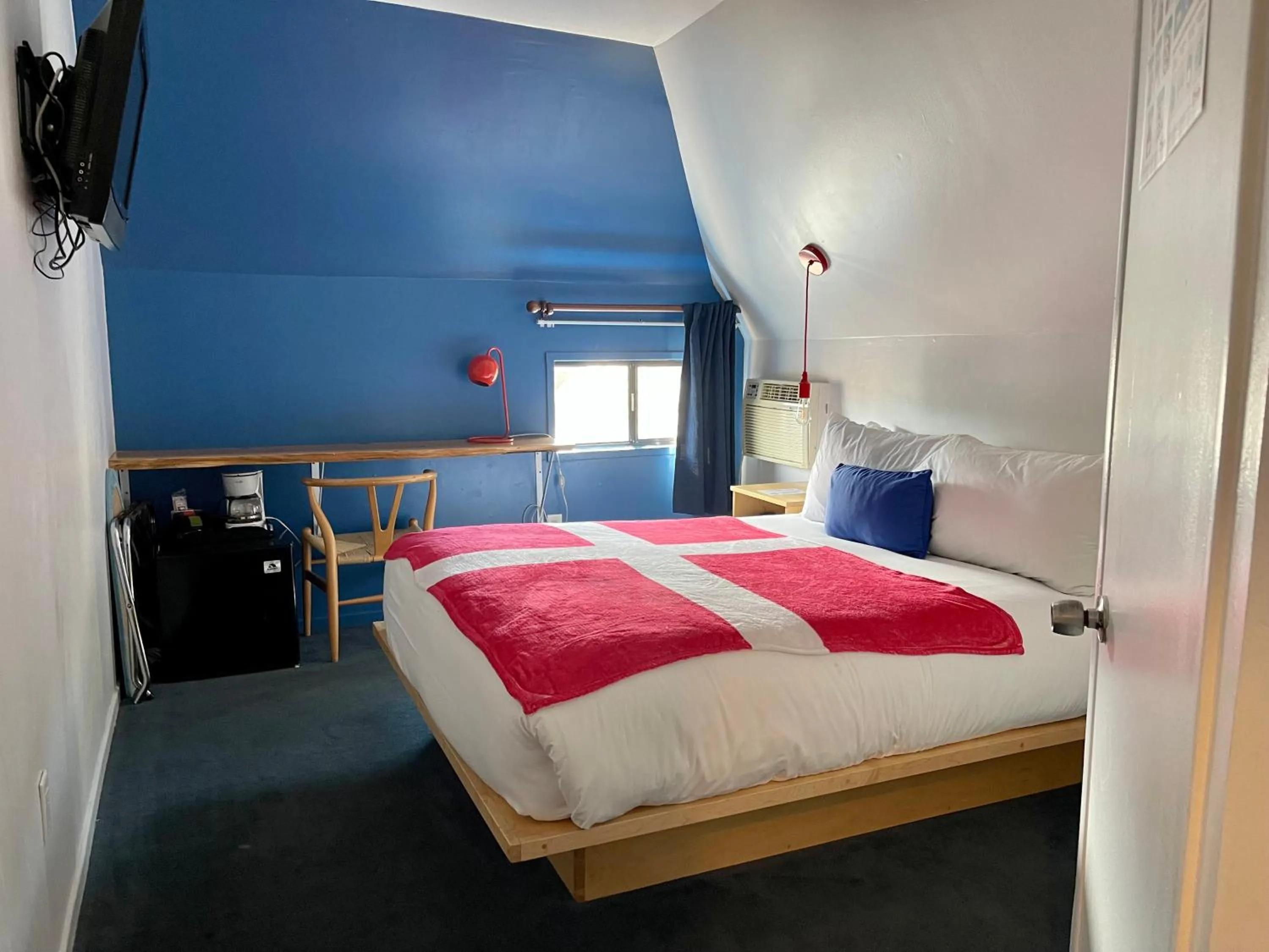 Photo of the whole room, Bed in The Hamlet Inn