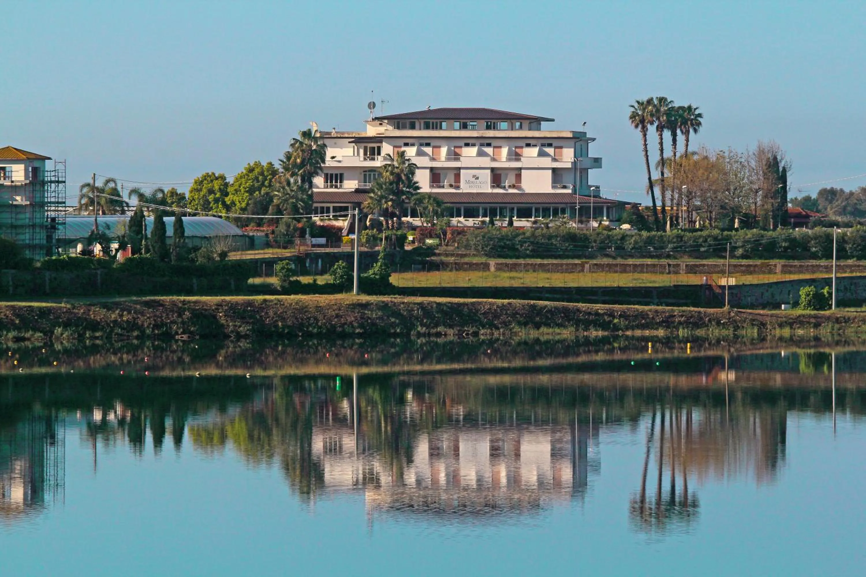 Facade/entrance in Miralago