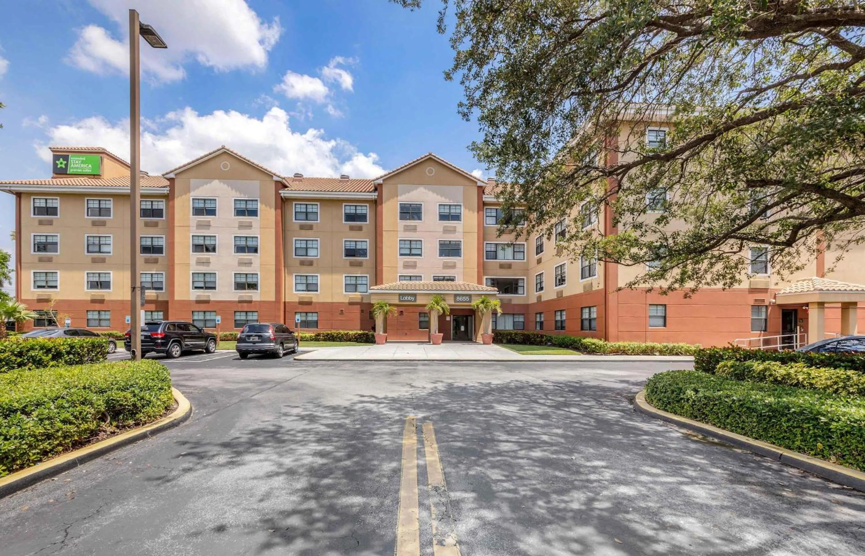 Property building in Extended Stay America Premier Suites - Miami - Airport - Doral - 87th Avenue South