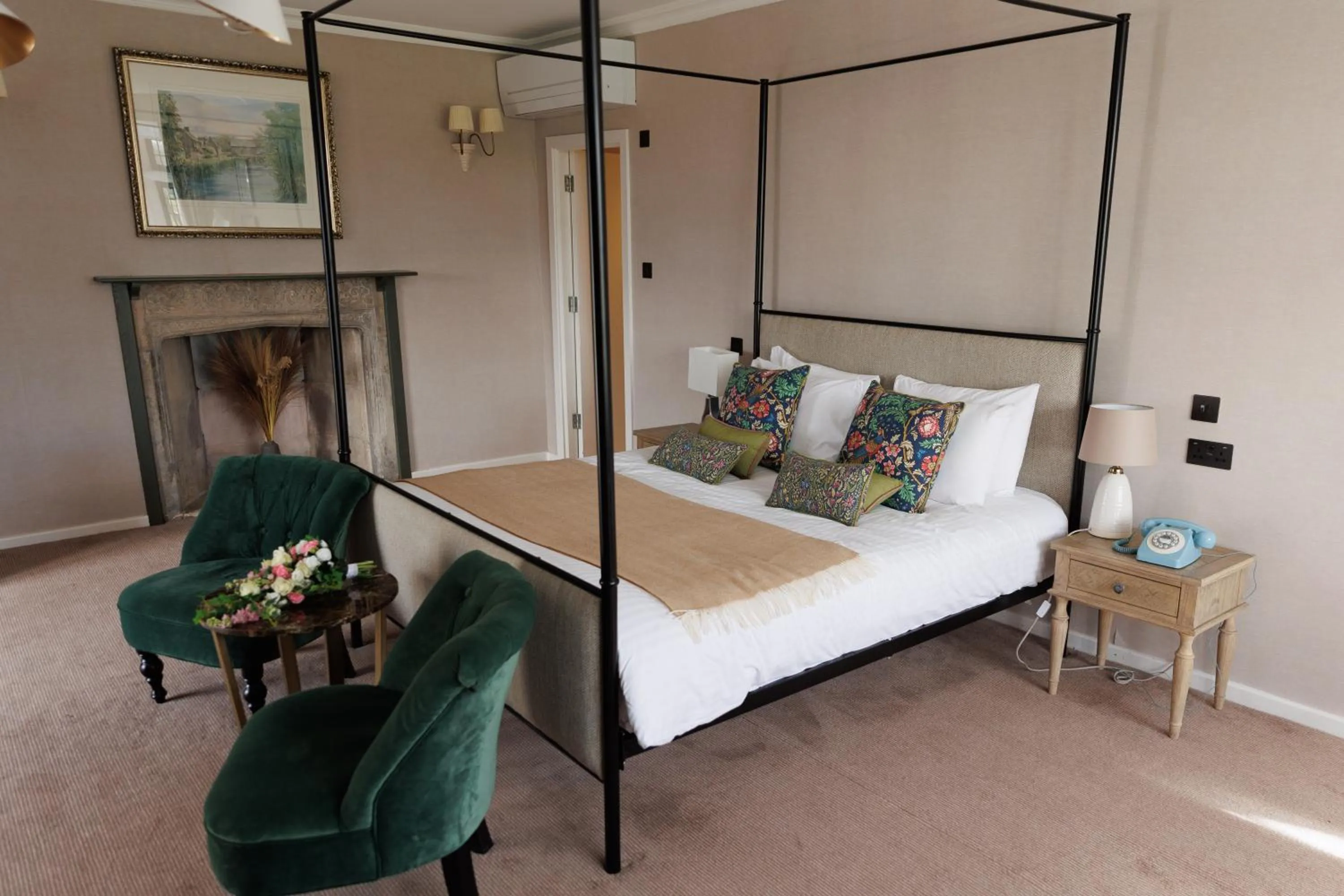 Bedroom, Bed in Stanton House Hotel