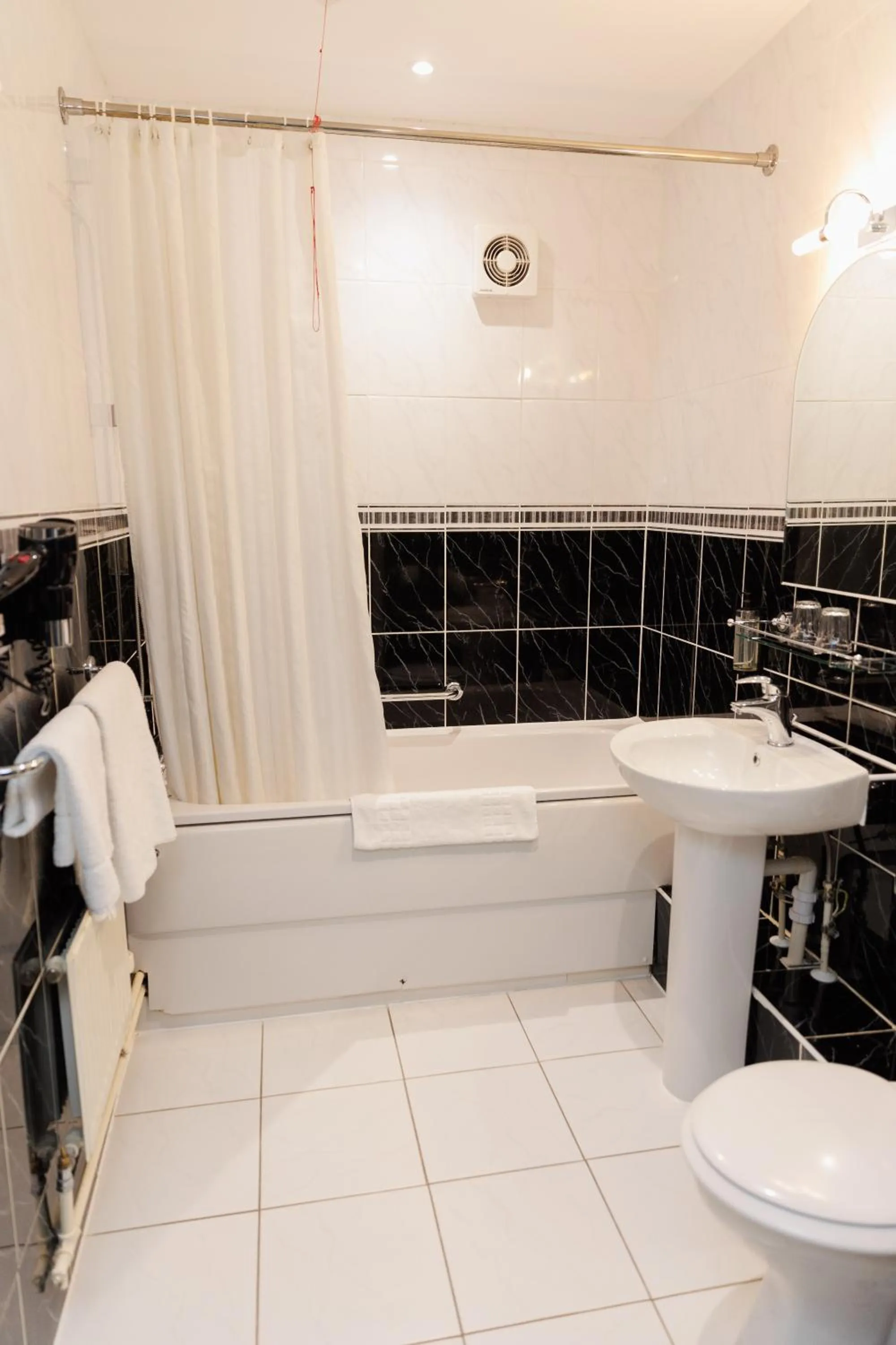 Bathroom in Stanton House Hotel