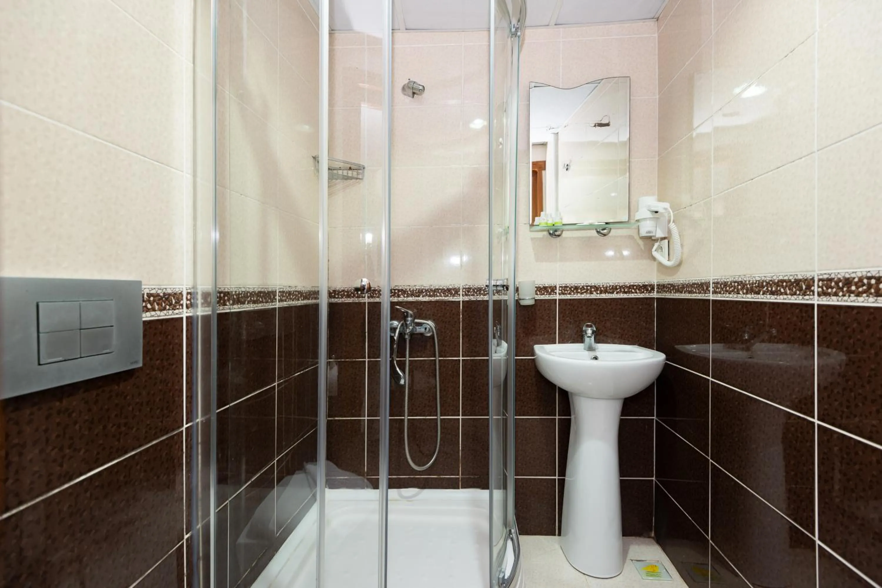 Bathroom in Nar Hotel