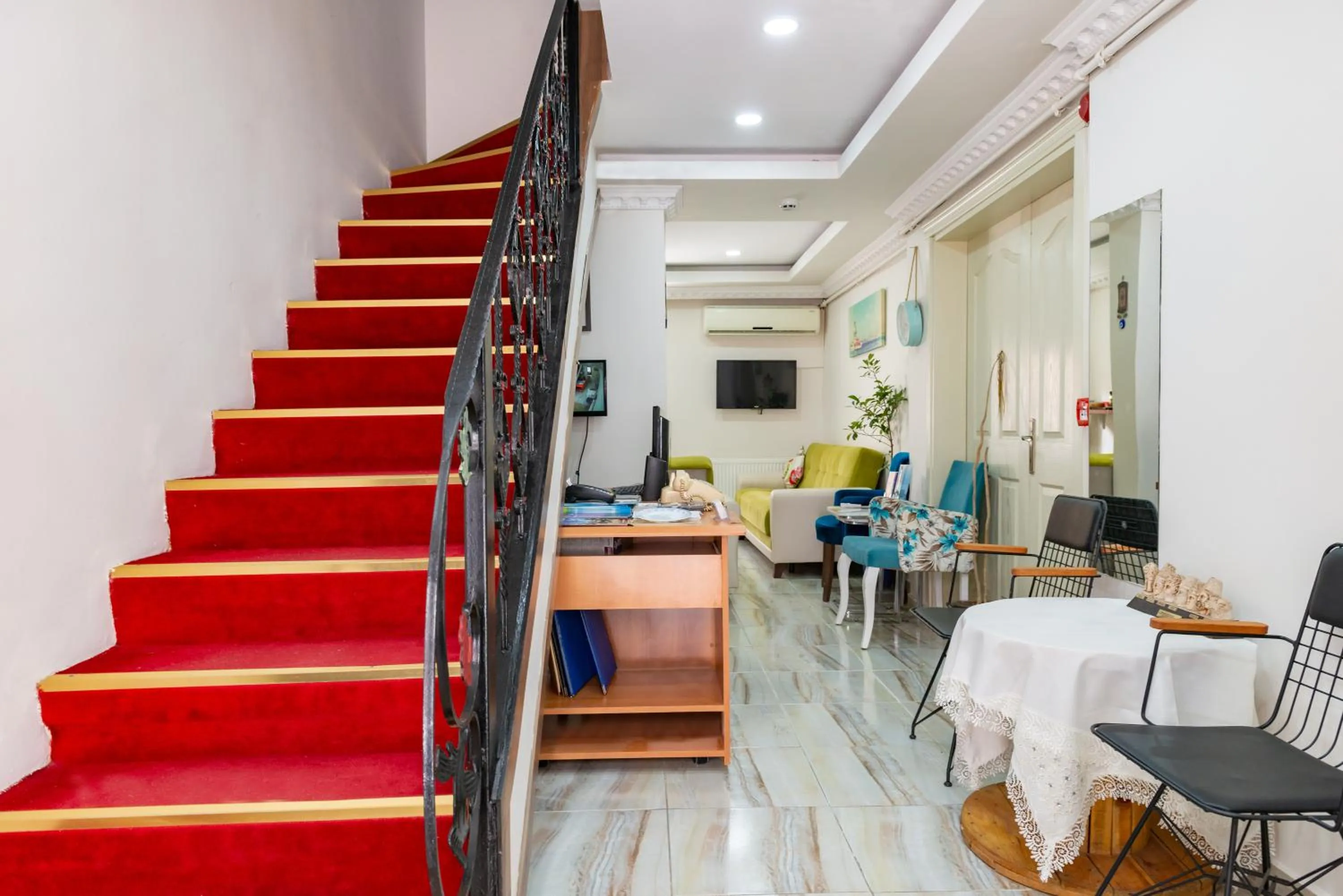 Seating area in Nar Hotel