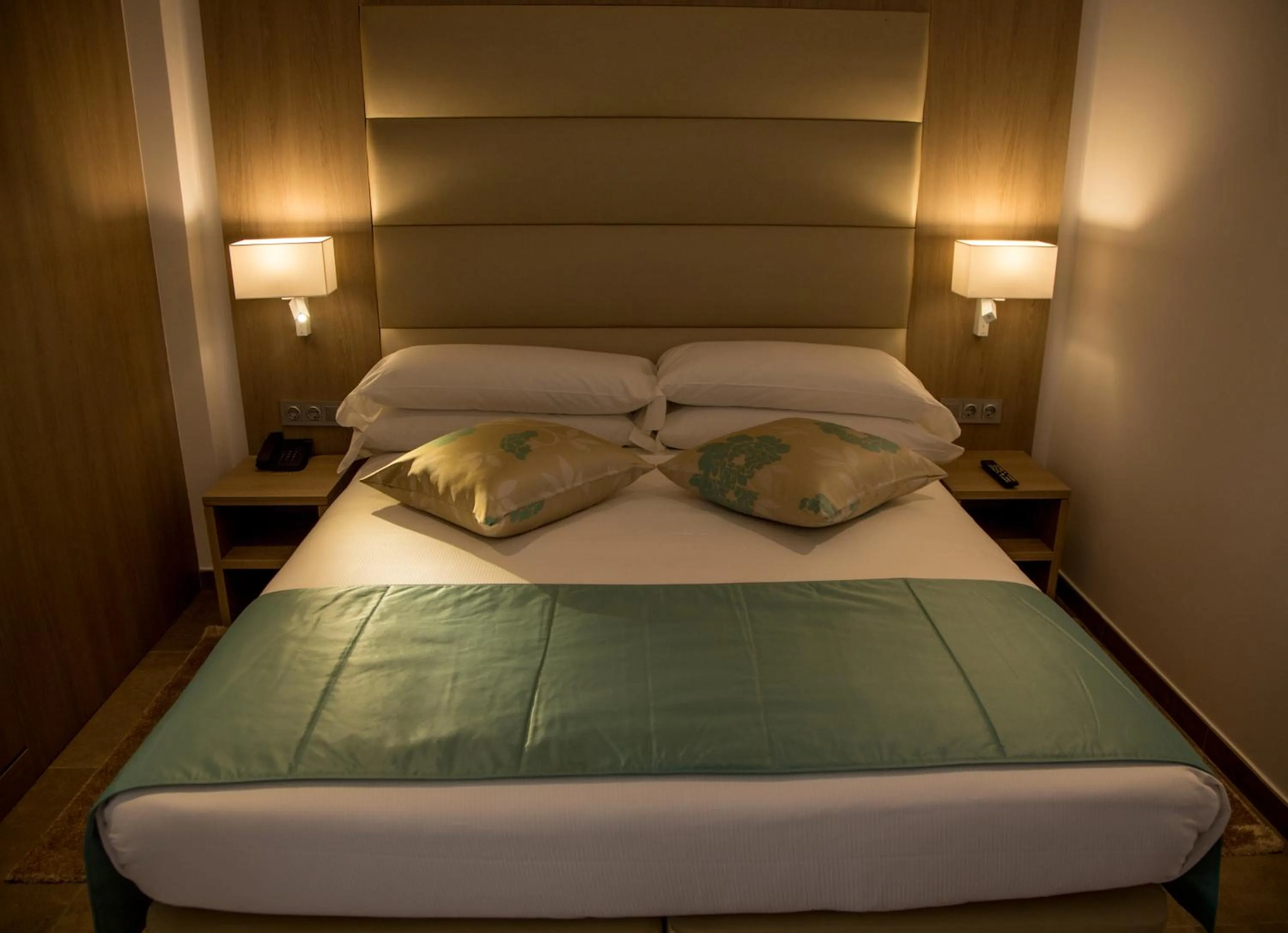 Bed in AZ Hôtels Zephyr