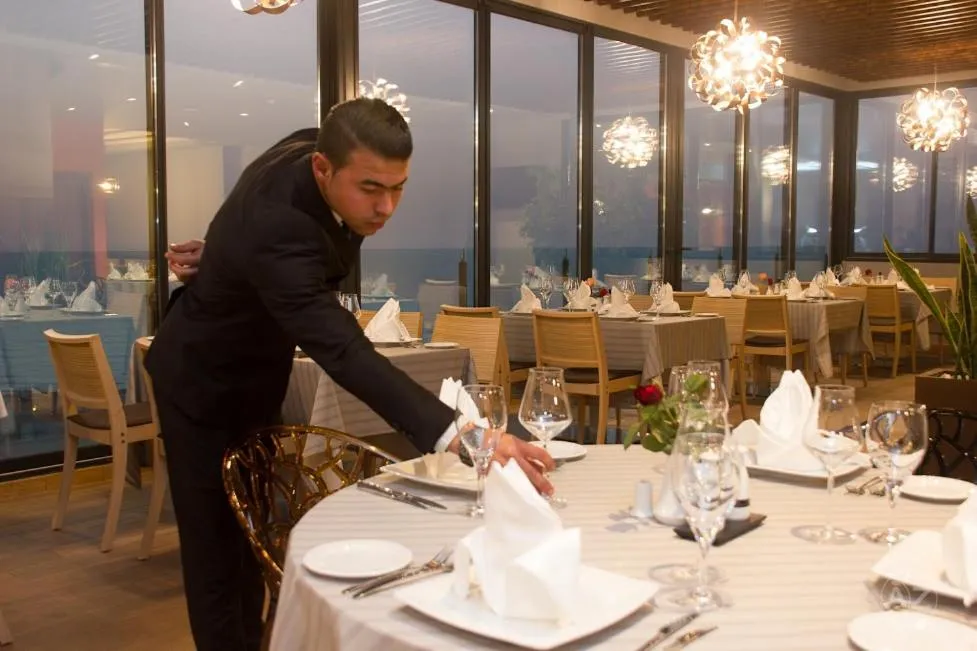 Restaurant/places to eat in AZ Hôtels Zephyr