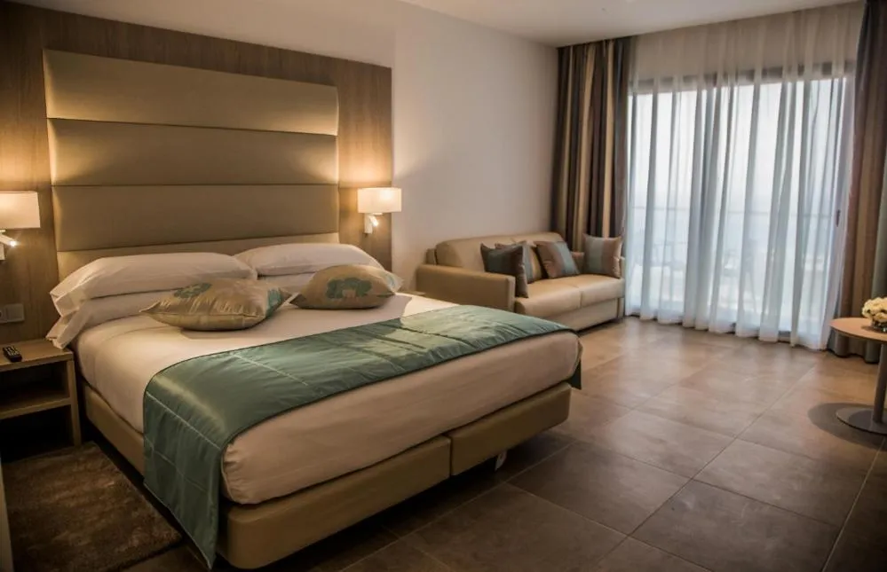 Bed in AZ Hôtels Zephyr