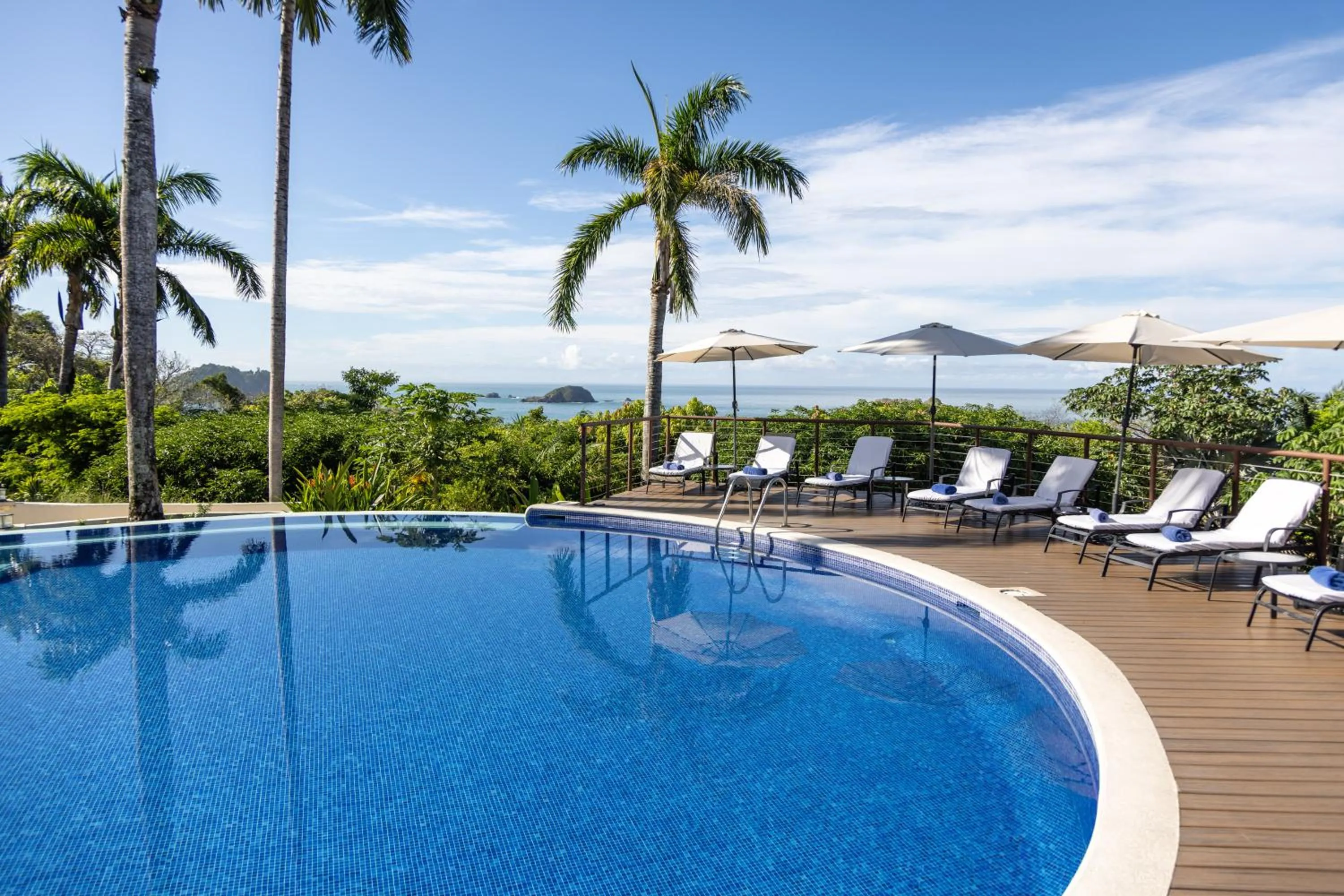 Swimming pool in Parador Nature Resort and Spa