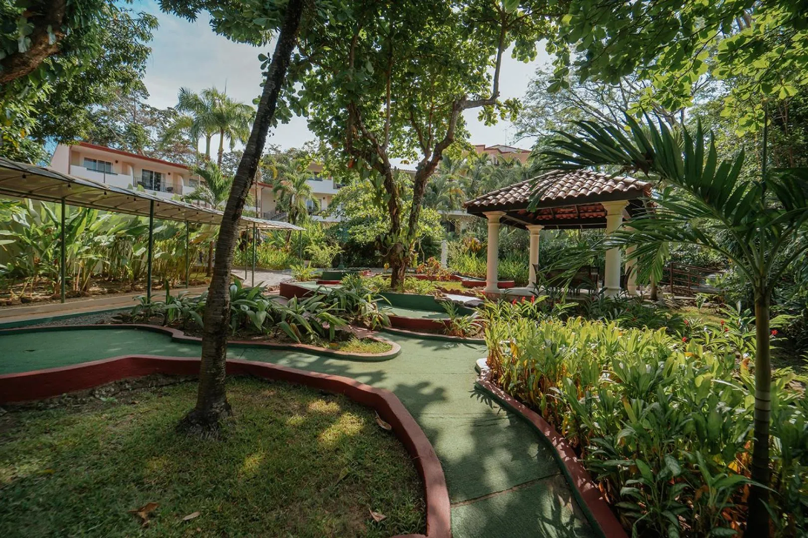 Minigolf in Parador Nature Resort and Spa