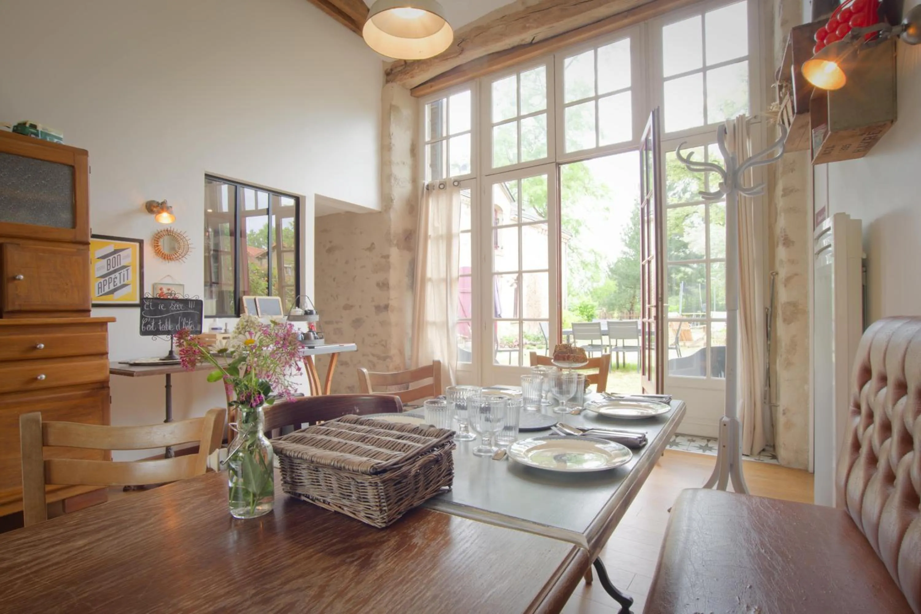 Dining area in La Belle lurette